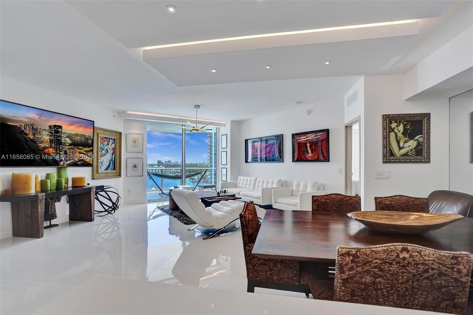 MARINA PALMS RESIDENCES - Residential