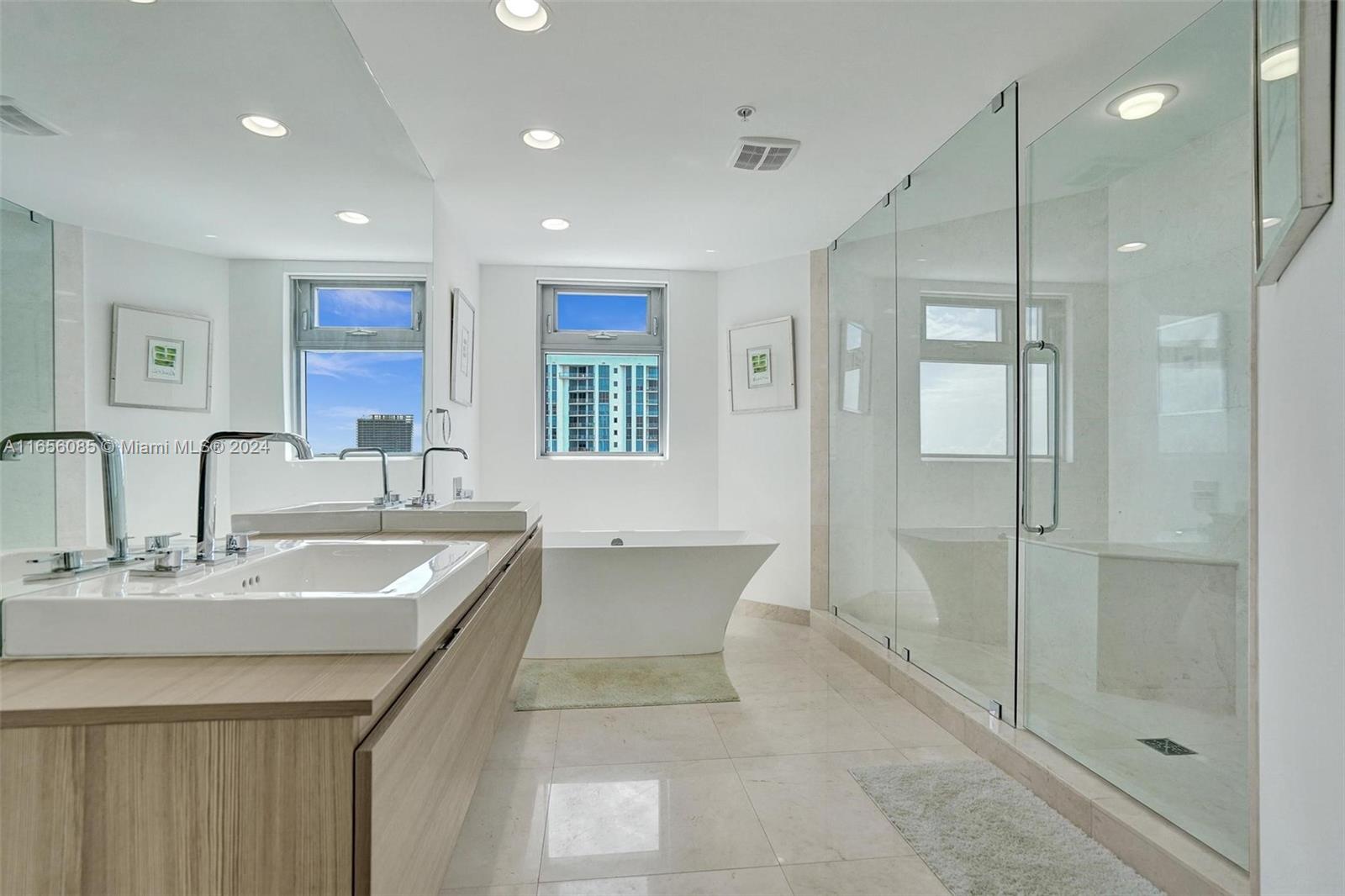 MARINA PALMS RESIDENCES - Residential