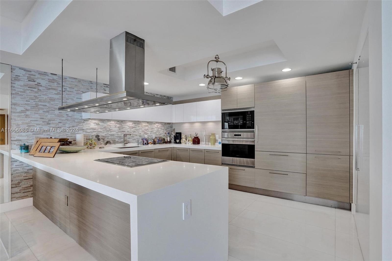MARINA PALMS RESIDENCES - Residential