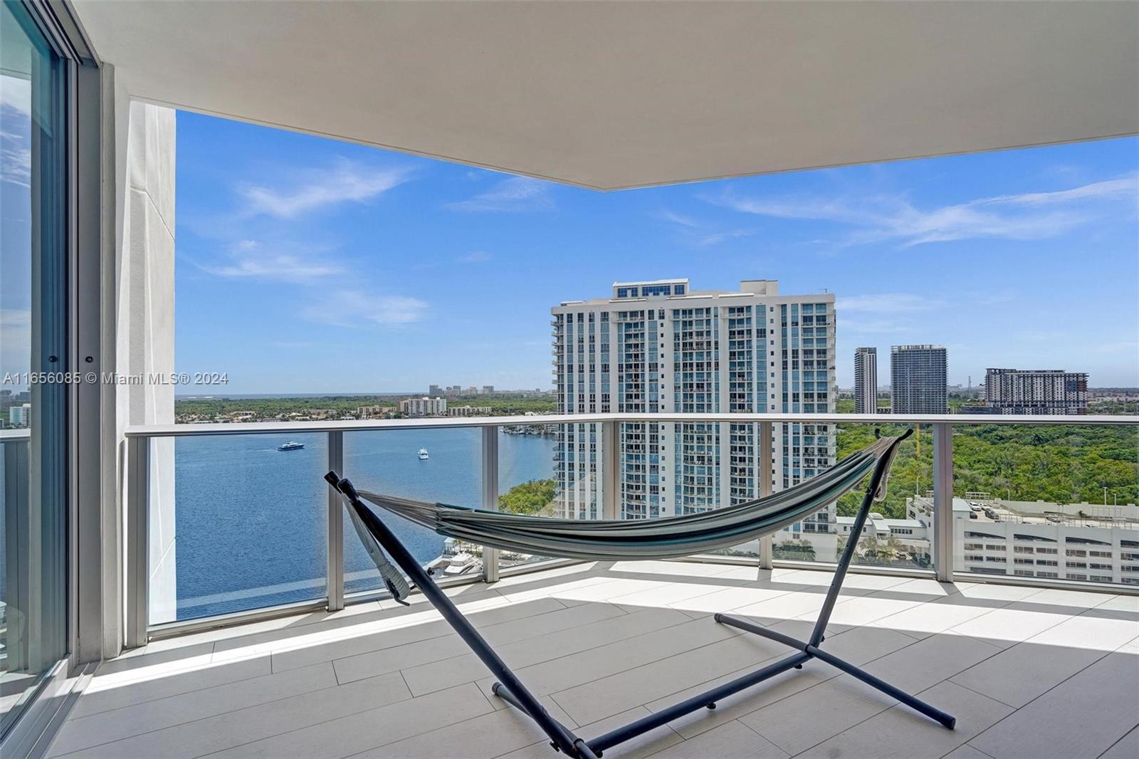 MARINA PALMS RESIDENCES - Residential