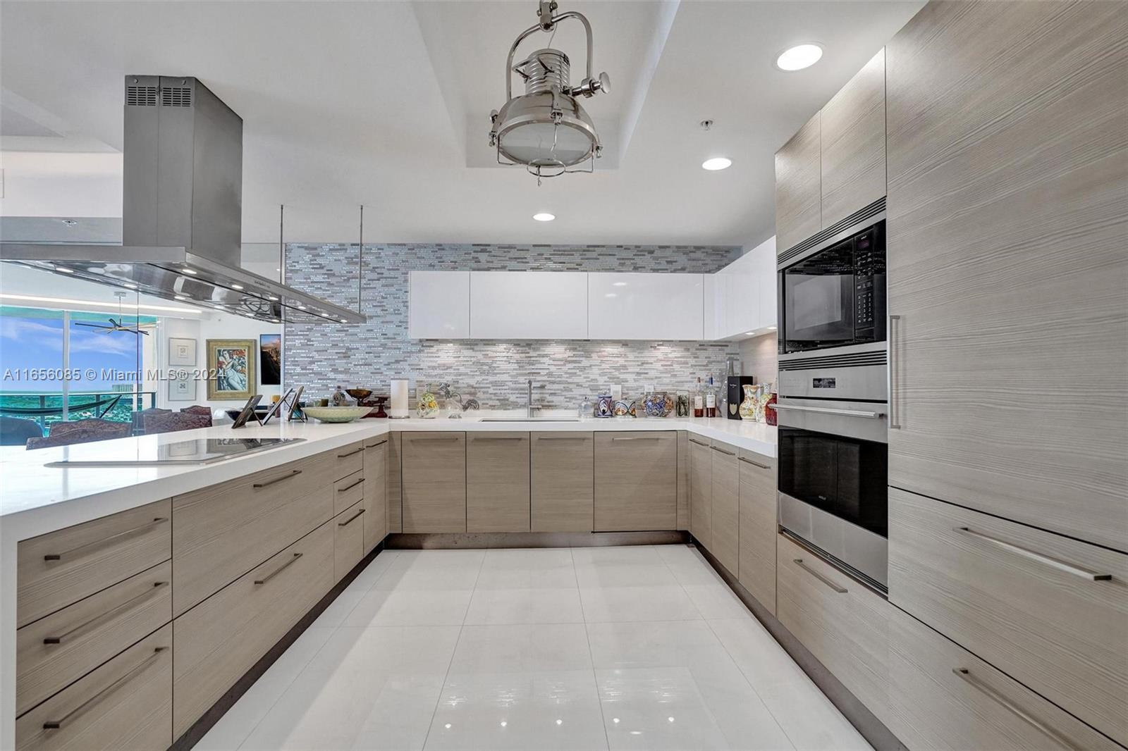 MARINA PALMS RESIDENCES - Residential