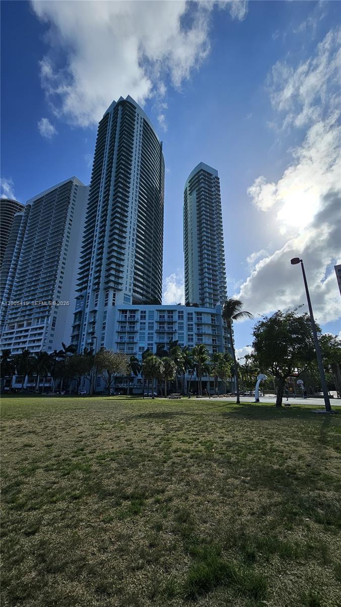 QUANTUM ON THE BAY CONDO - Residential