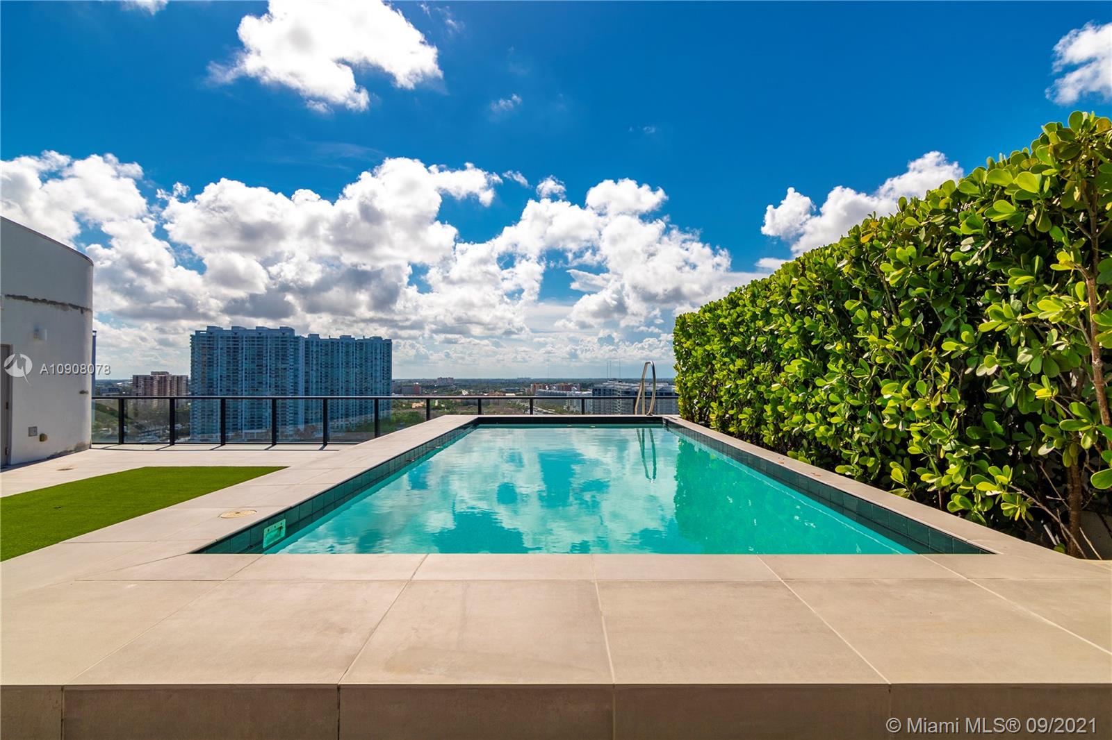 PRIVE CONDO - Residential