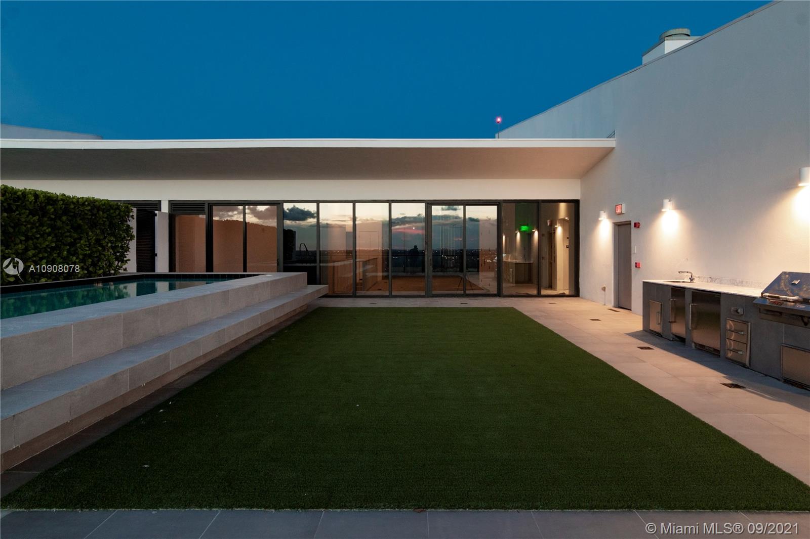 PRIVE CONDO - Residential