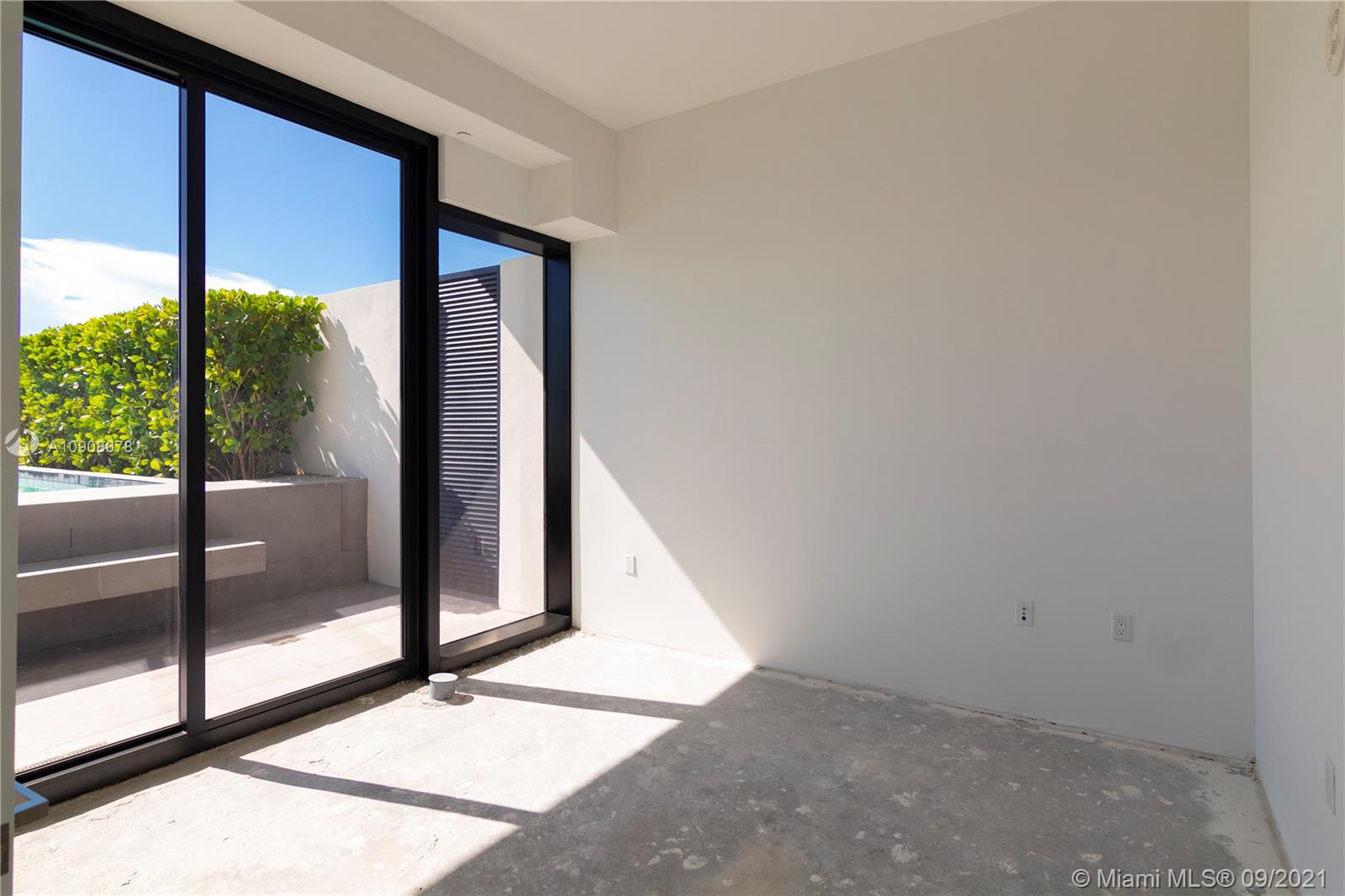 PRIVE CONDO - Residential