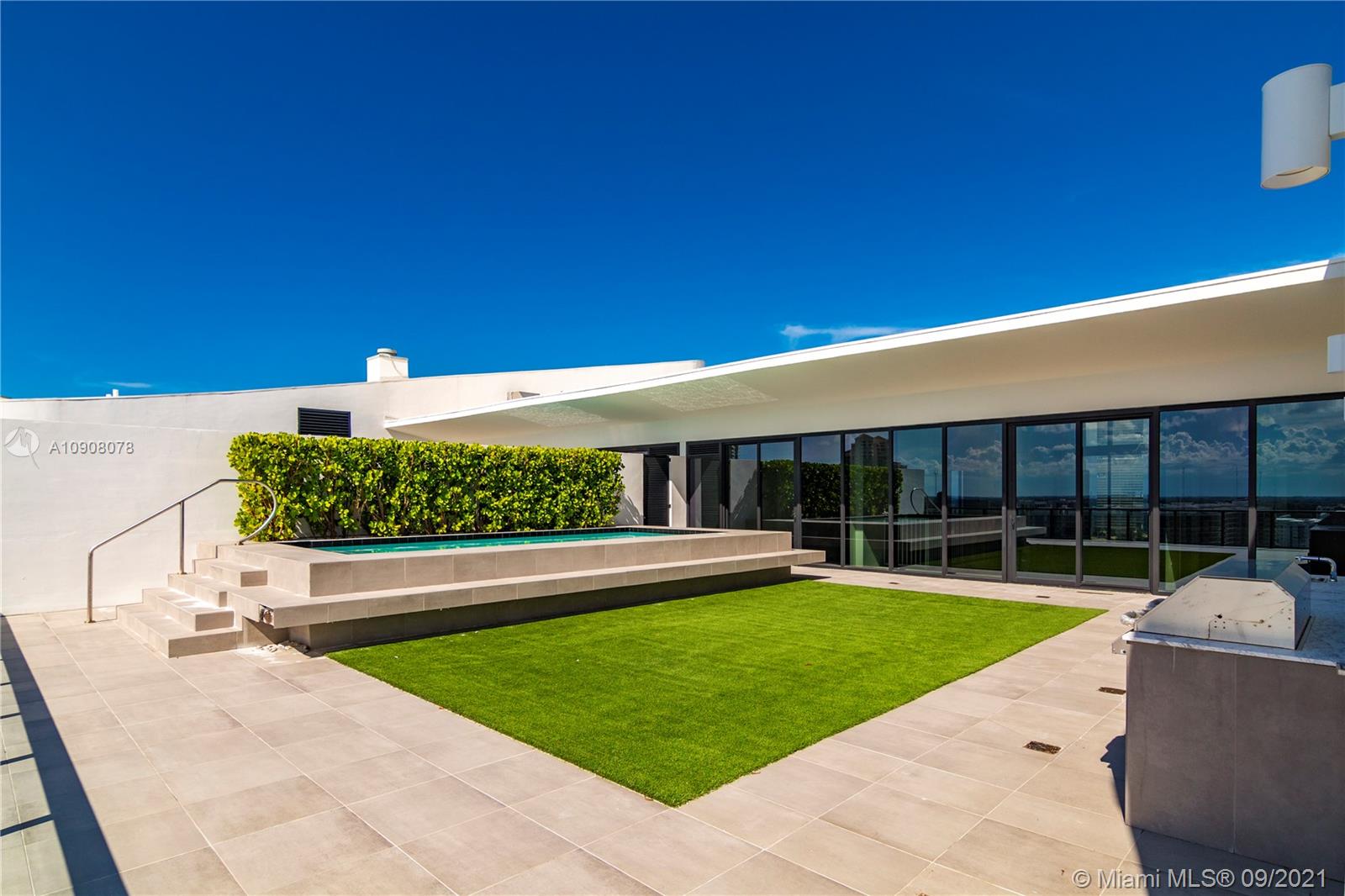 PRIVE CONDO - Residential