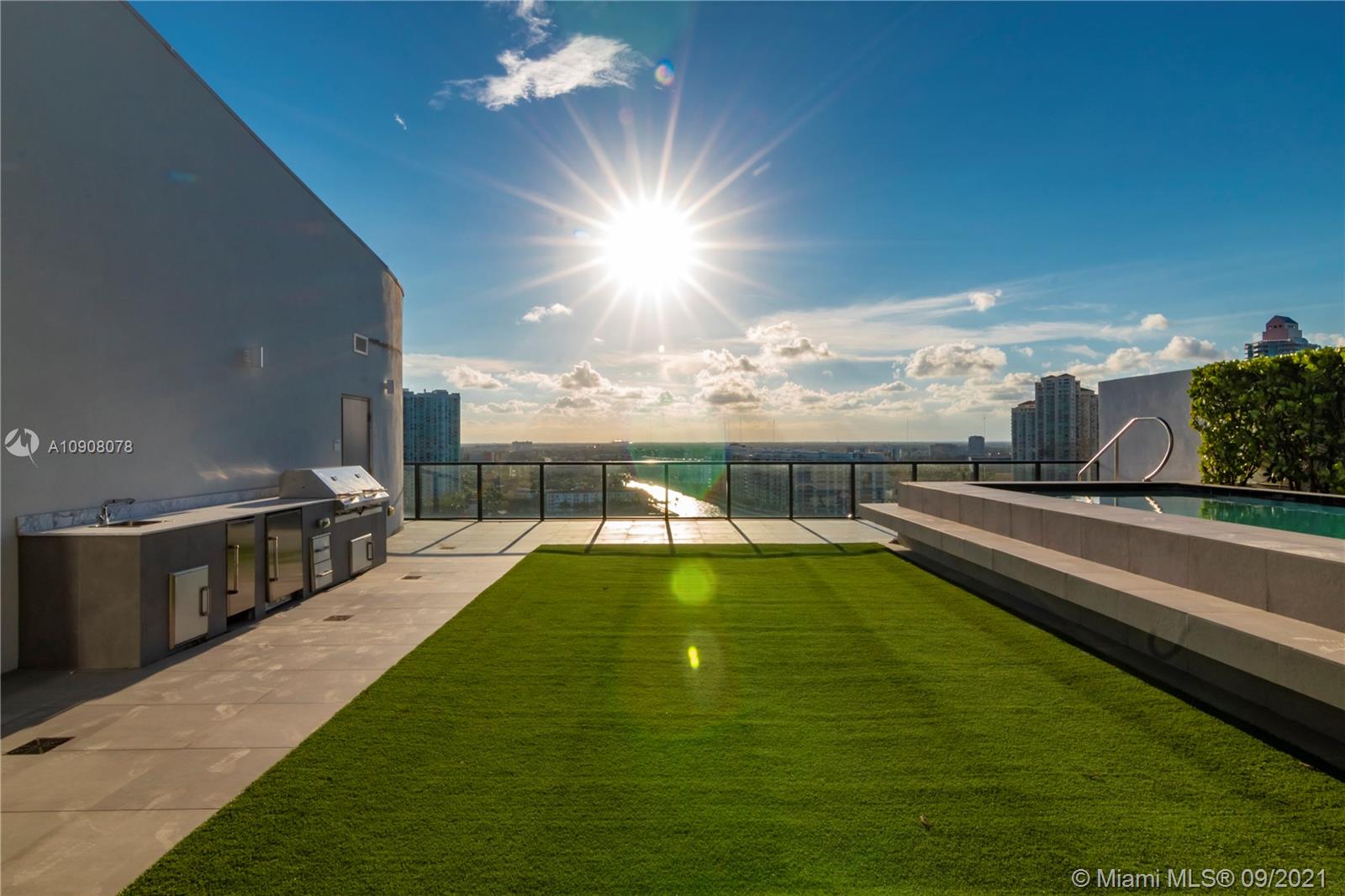 PRIVE CONDO - Residential