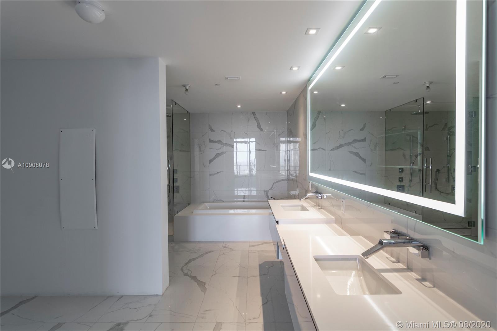 PRIVE CONDO - Residential