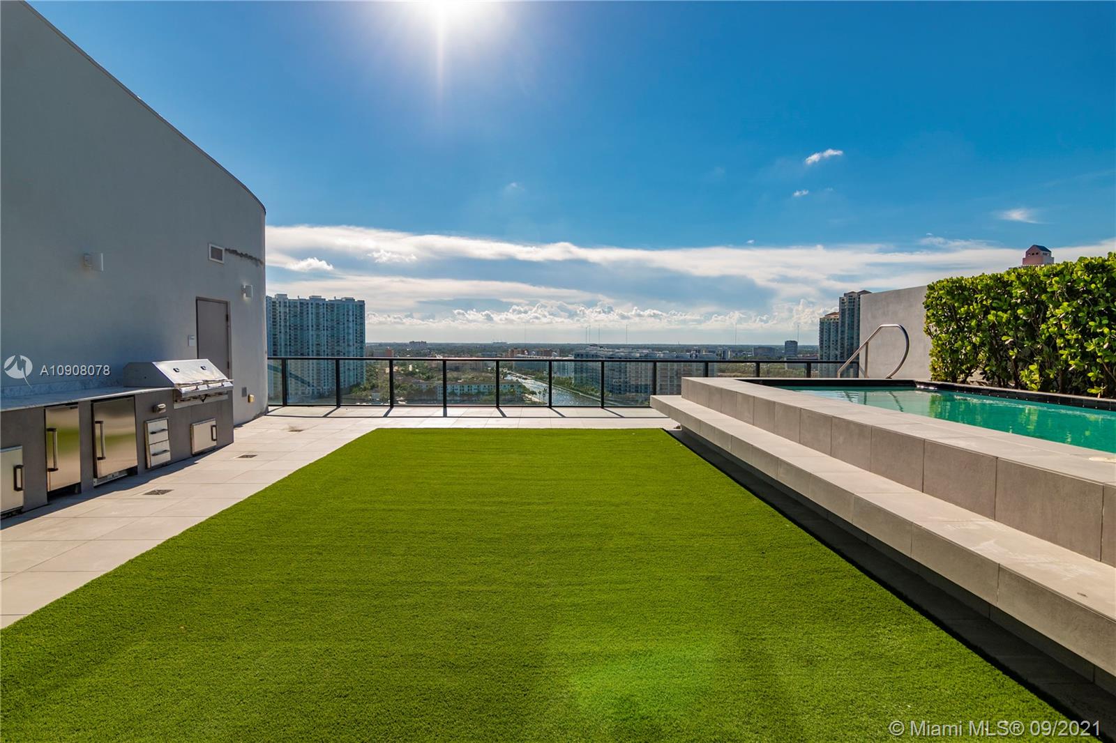 PRIVE CONDO - Residential