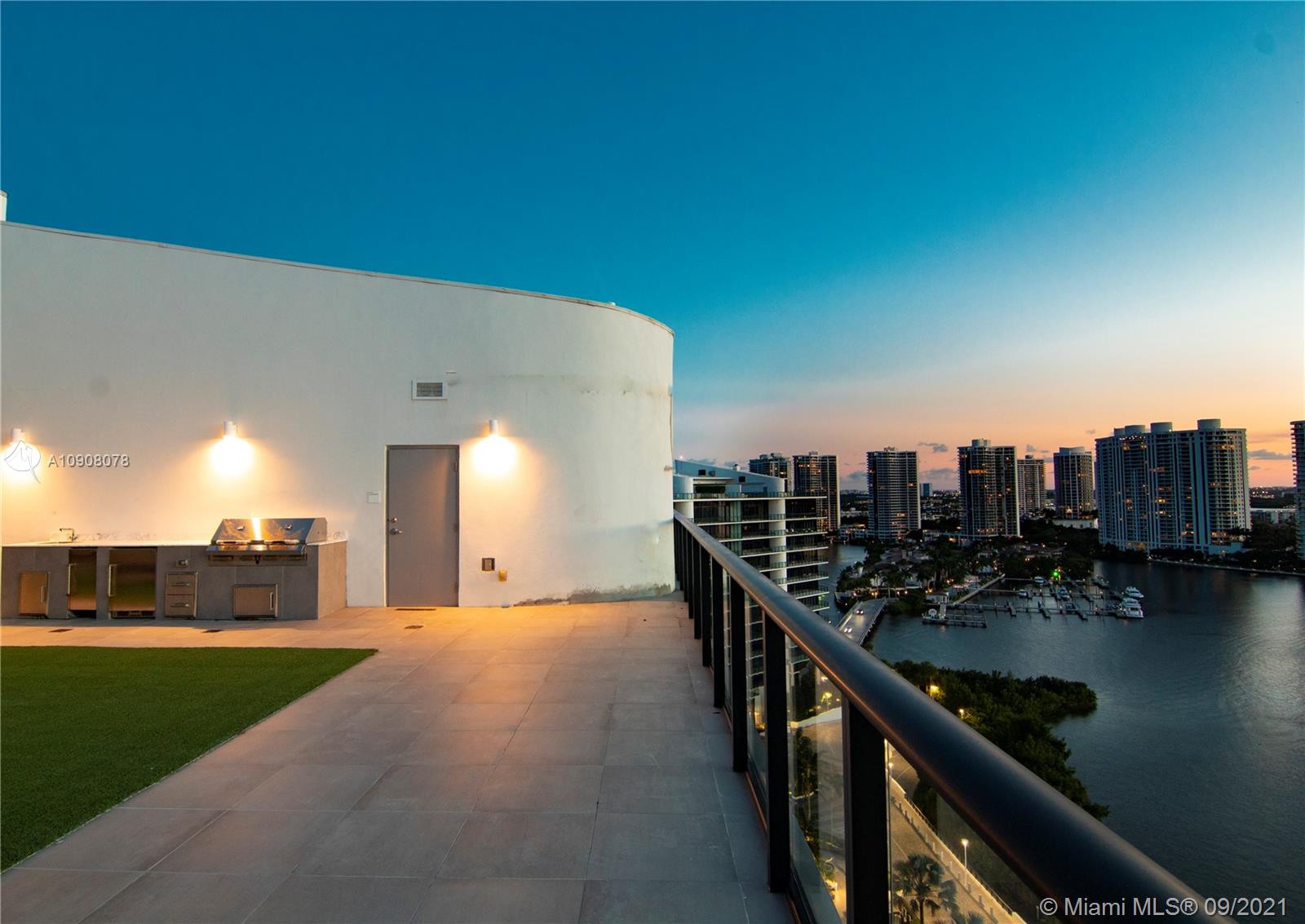 PRIVE CONDO - Residential