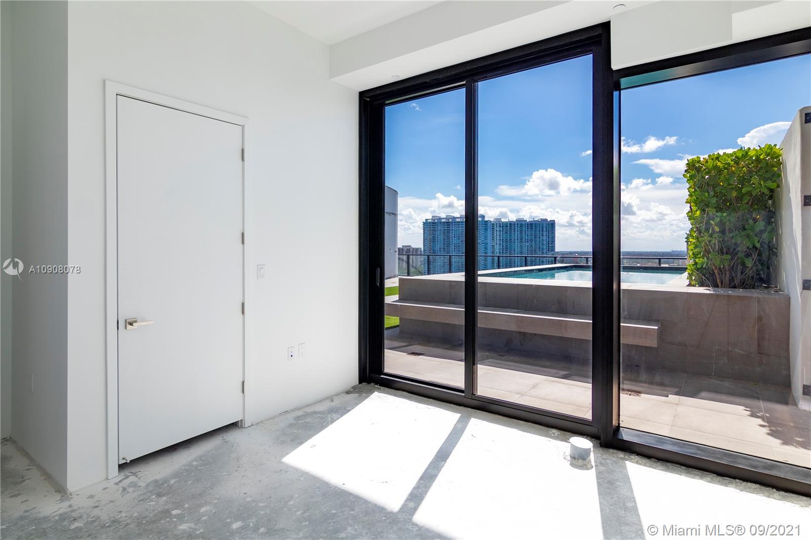 PRIVE CONDO - Residential