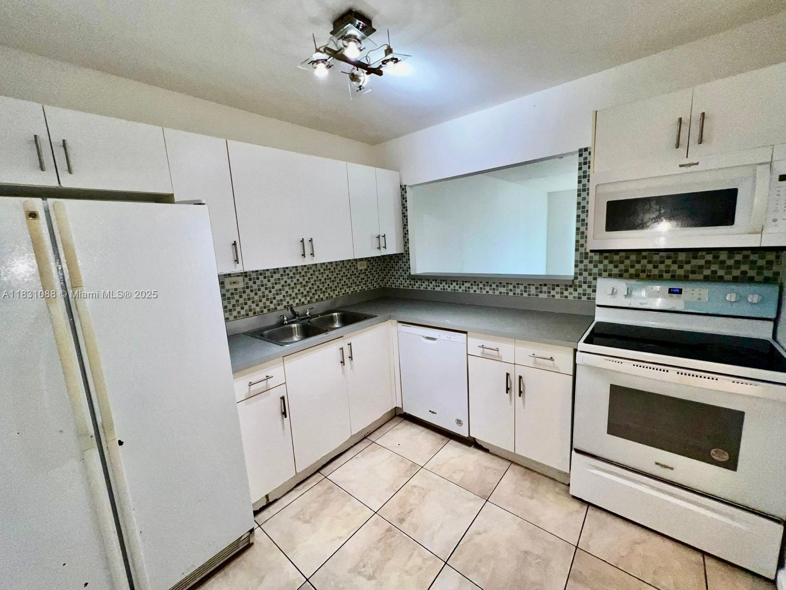 15221 NE 6th Ave A301