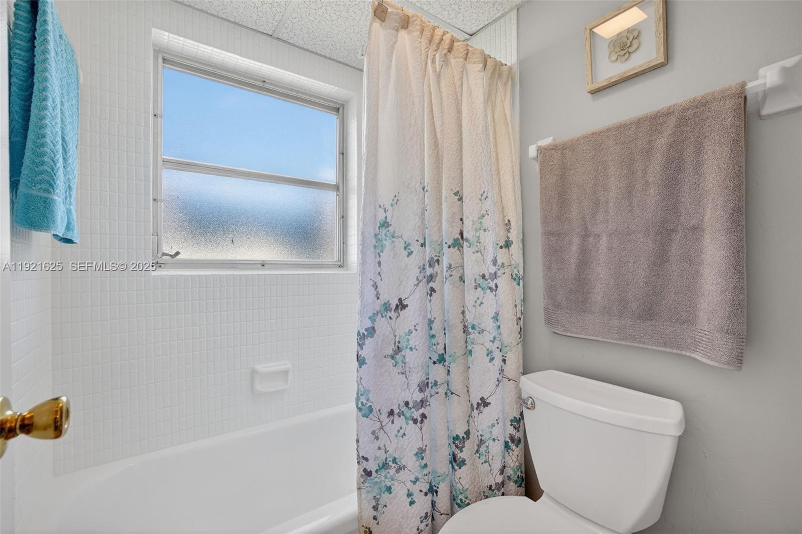 ORIOLE GOLF & TENNIS CLUB - Residential