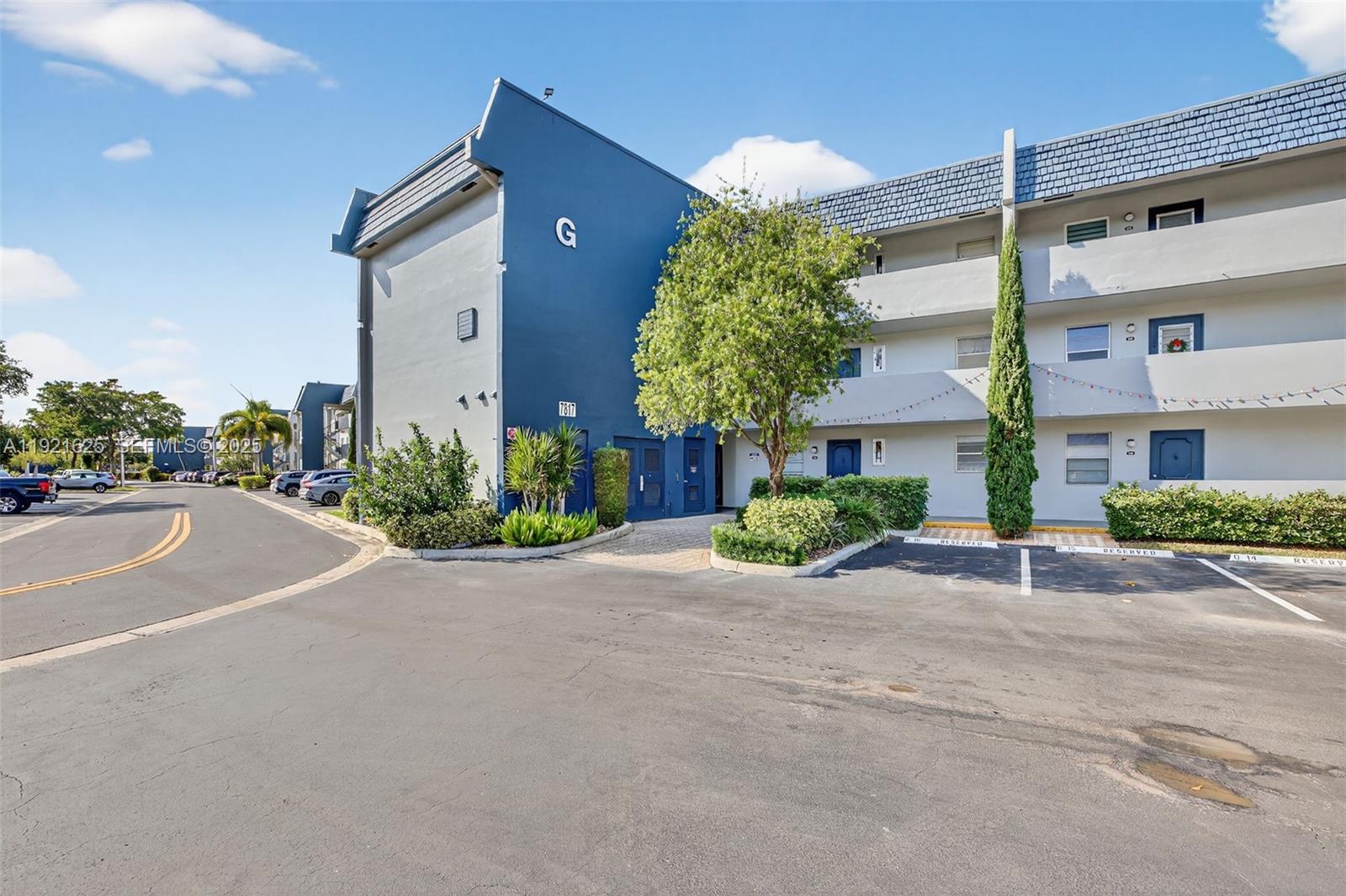 ORIOLE GOLF & TENNIS CLUB - Residential