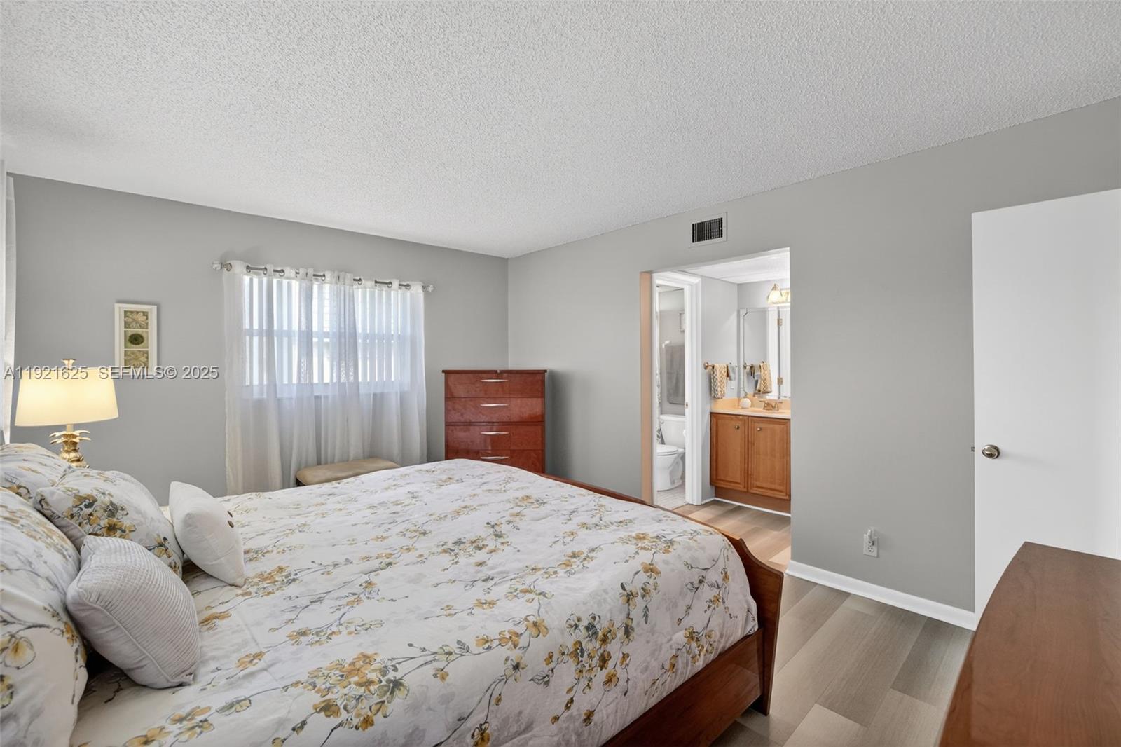 ORIOLE GOLF & TENNIS CLUB - Residential