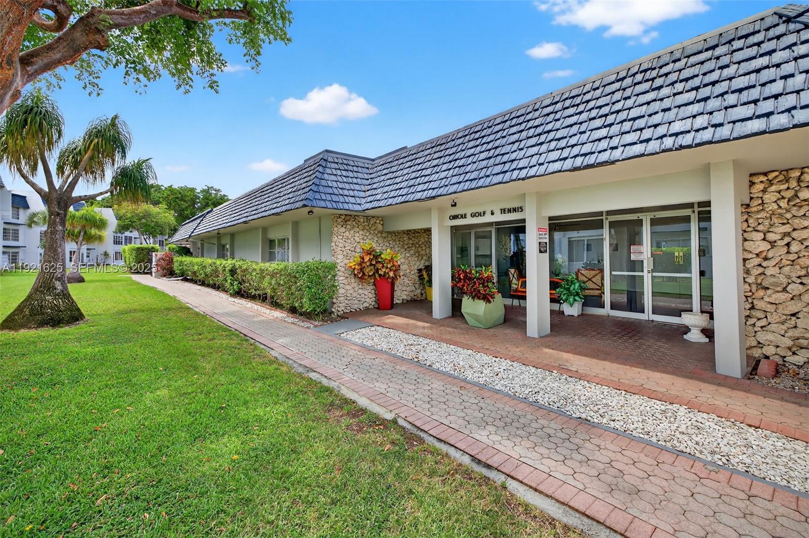 ORIOLE GOLF & TENNIS CLUB - Residential