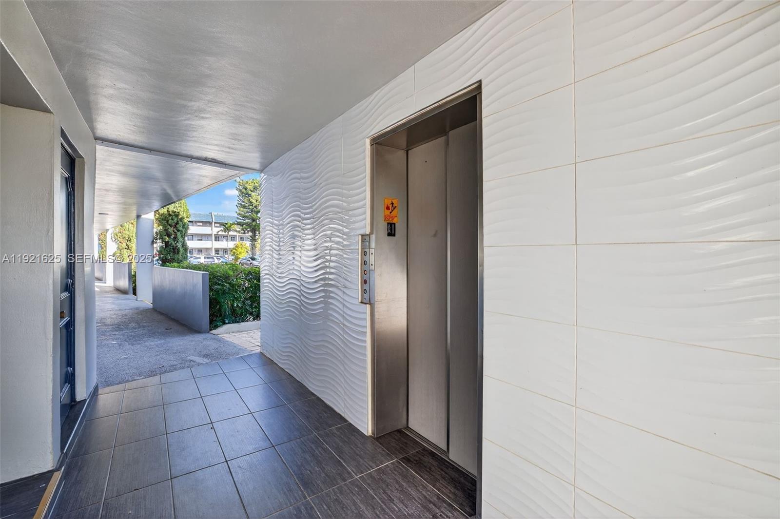 ORIOLE GOLF & TENNIS CLUB - Residential