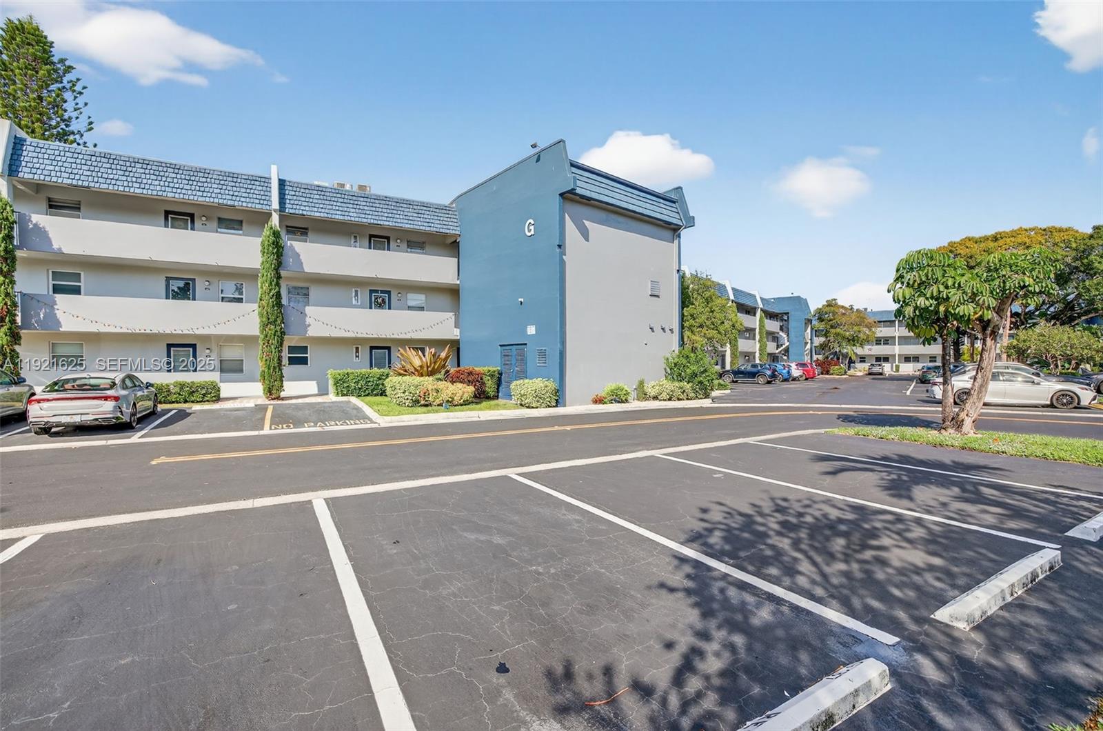 ORIOLE GOLF & TENNIS CLUB - Residential