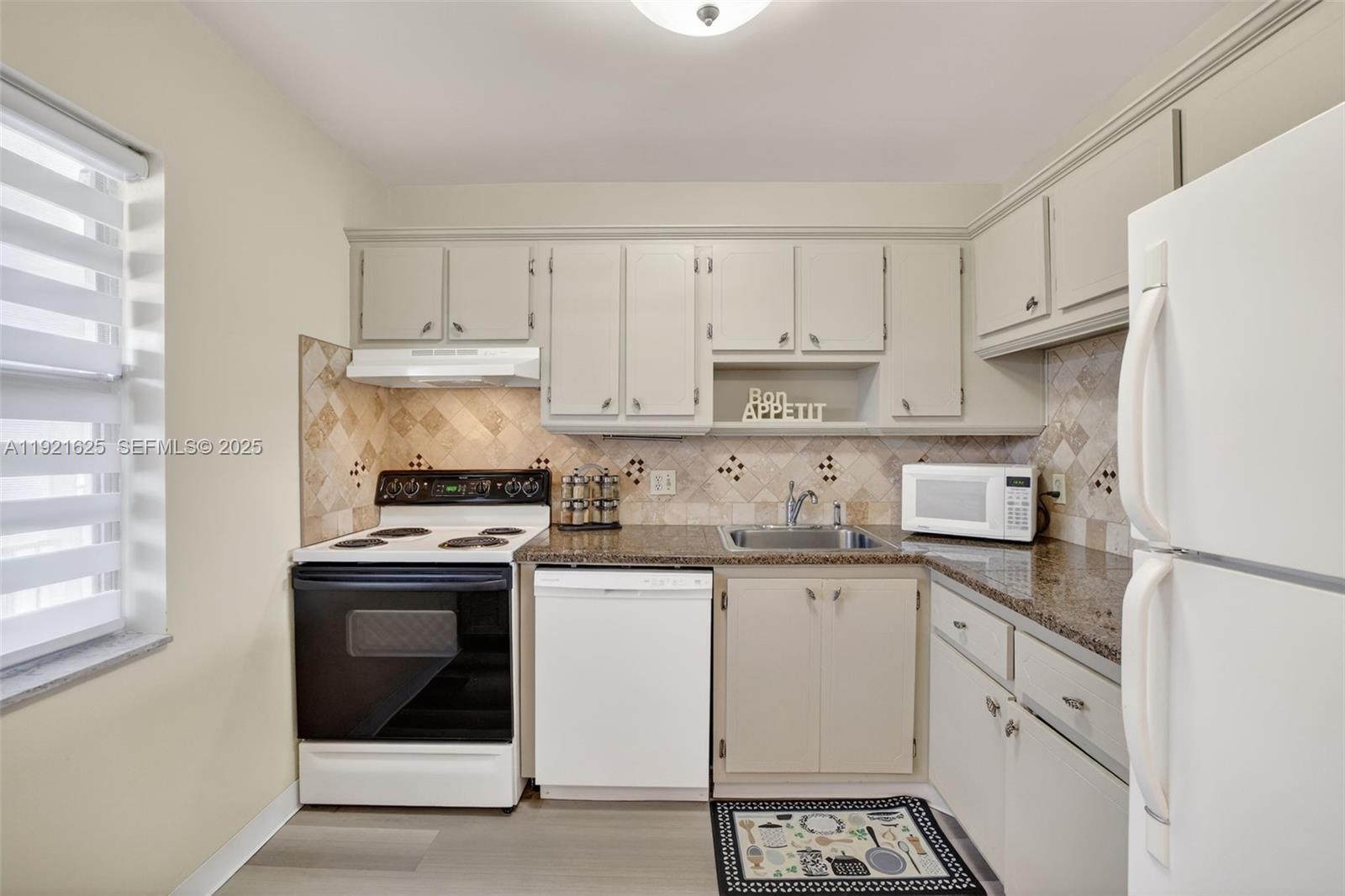 ORIOLE GOLF & TENNIS CLUB - Residential