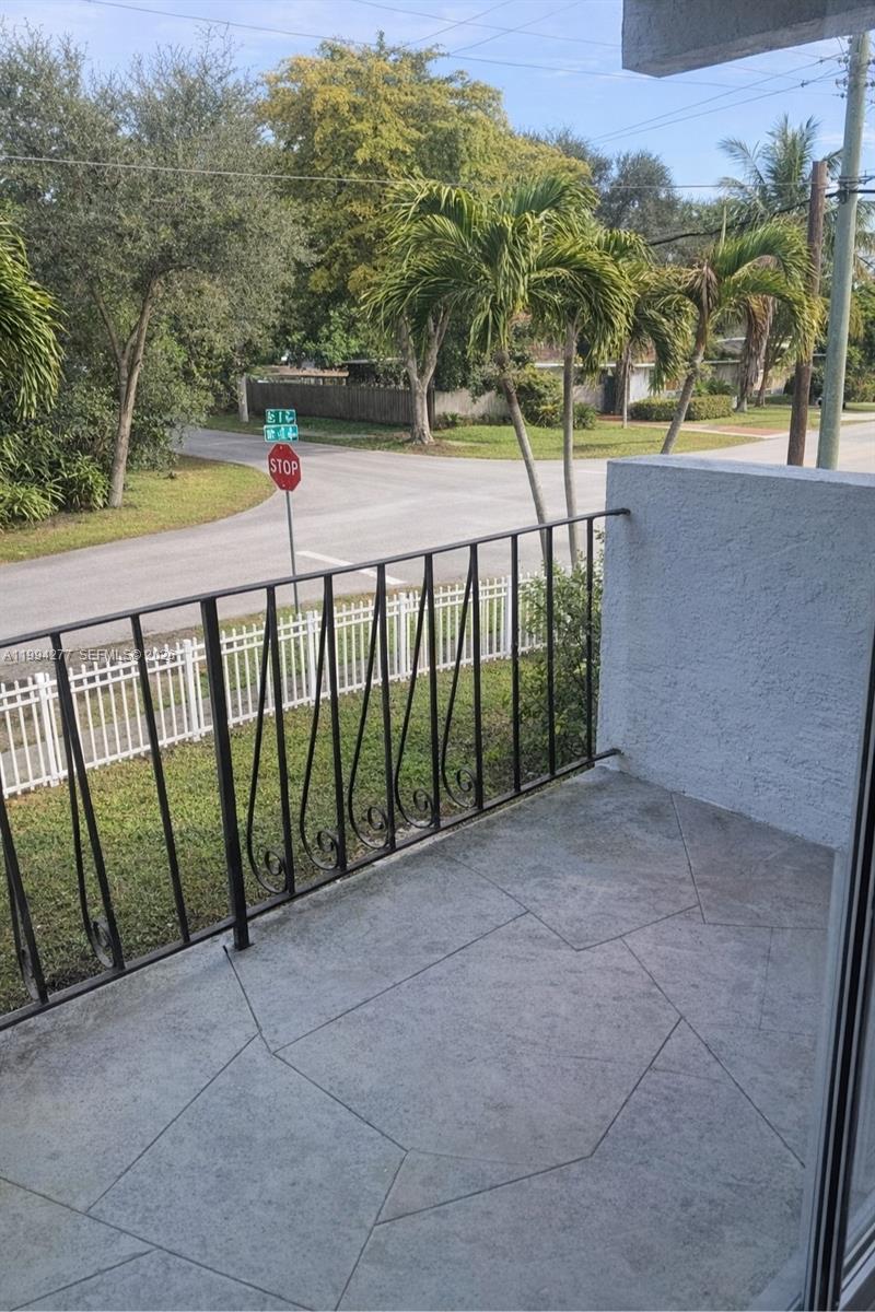 1090 NE 129th St 205