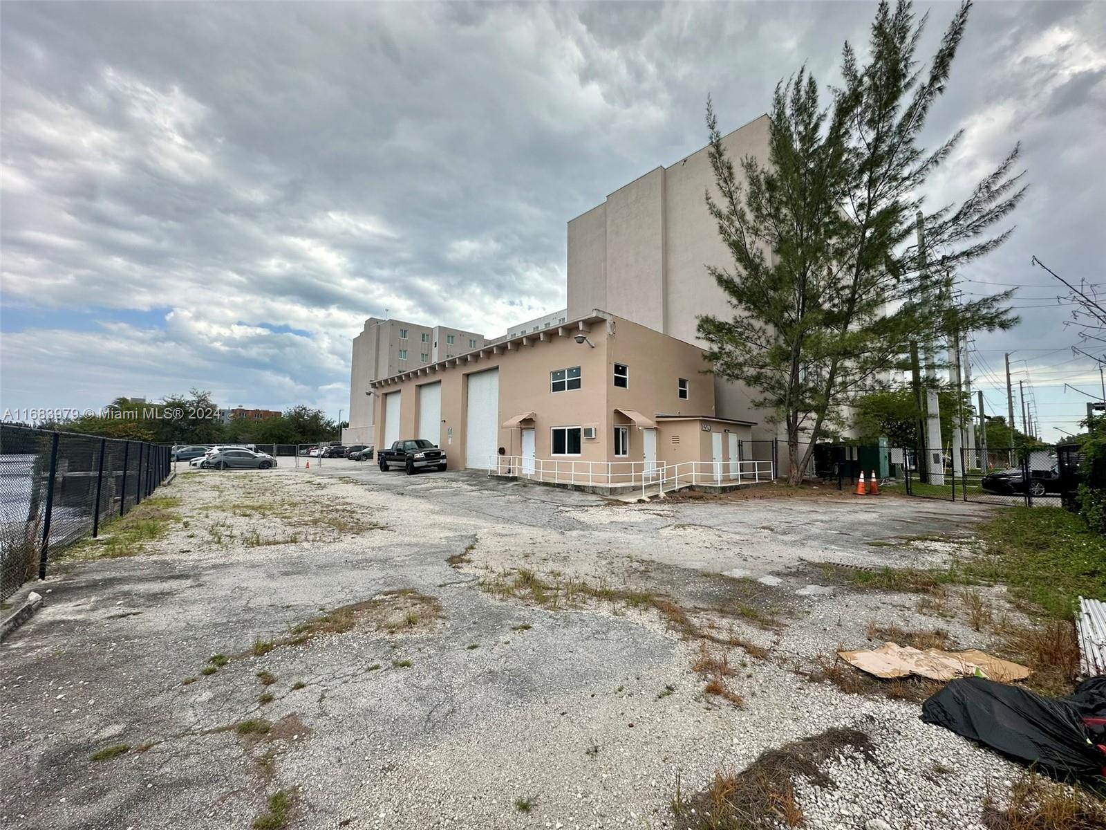 2599 NW 37th Ave