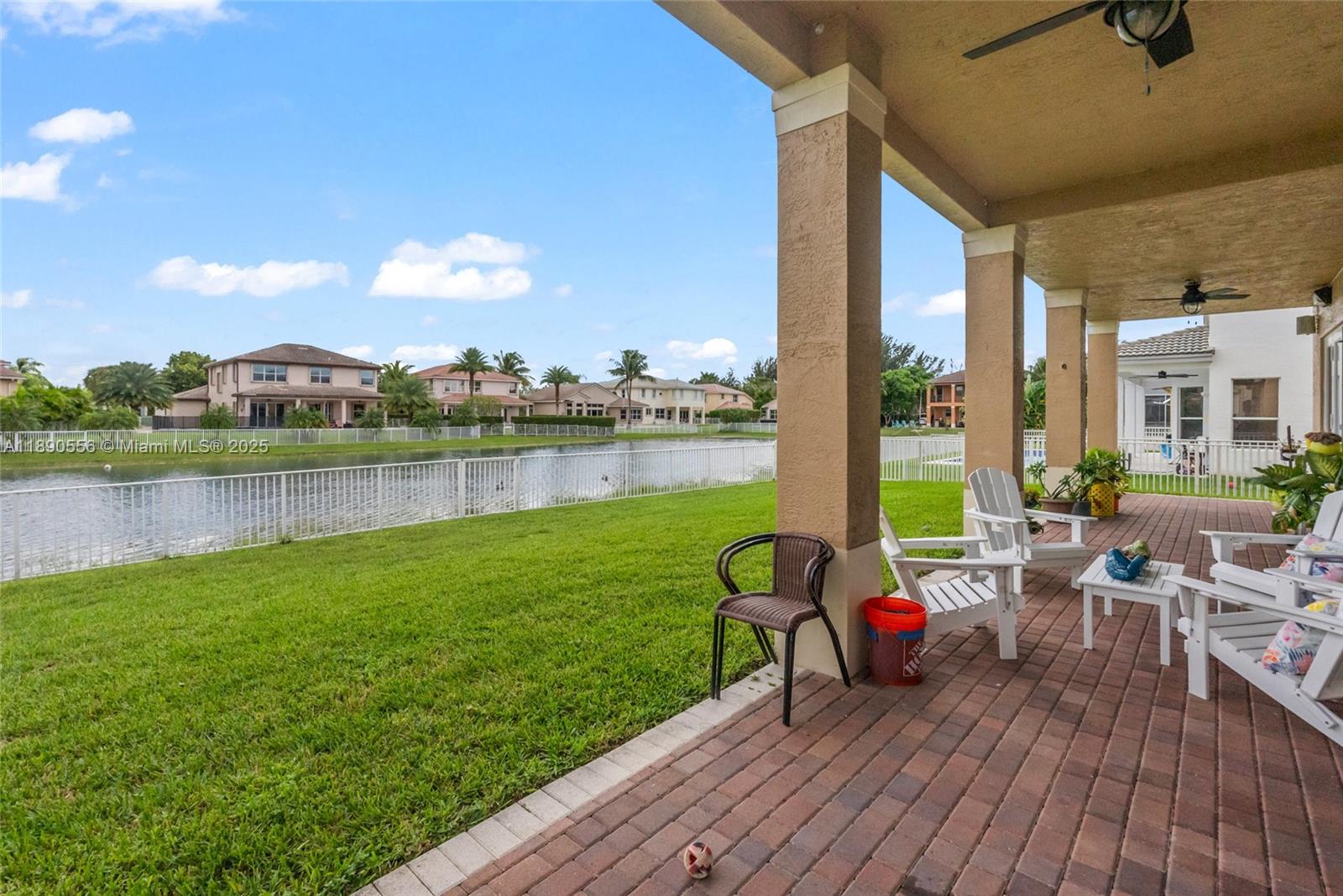 SUNSET LAKES PLAT THREE - Residential