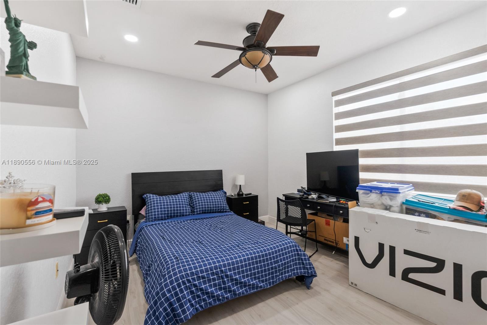 SUNSET LAKES PLAT THREE - Residential