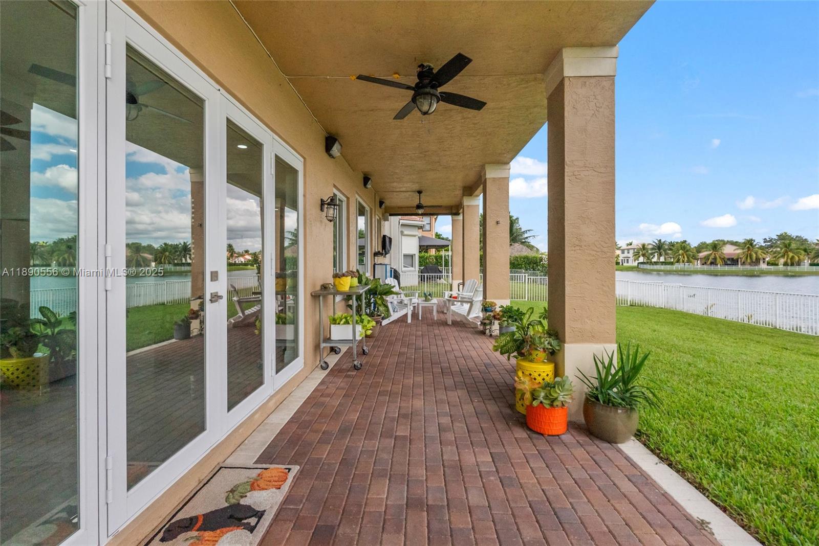 SUNSET LAKES PLAT THREE - Residential