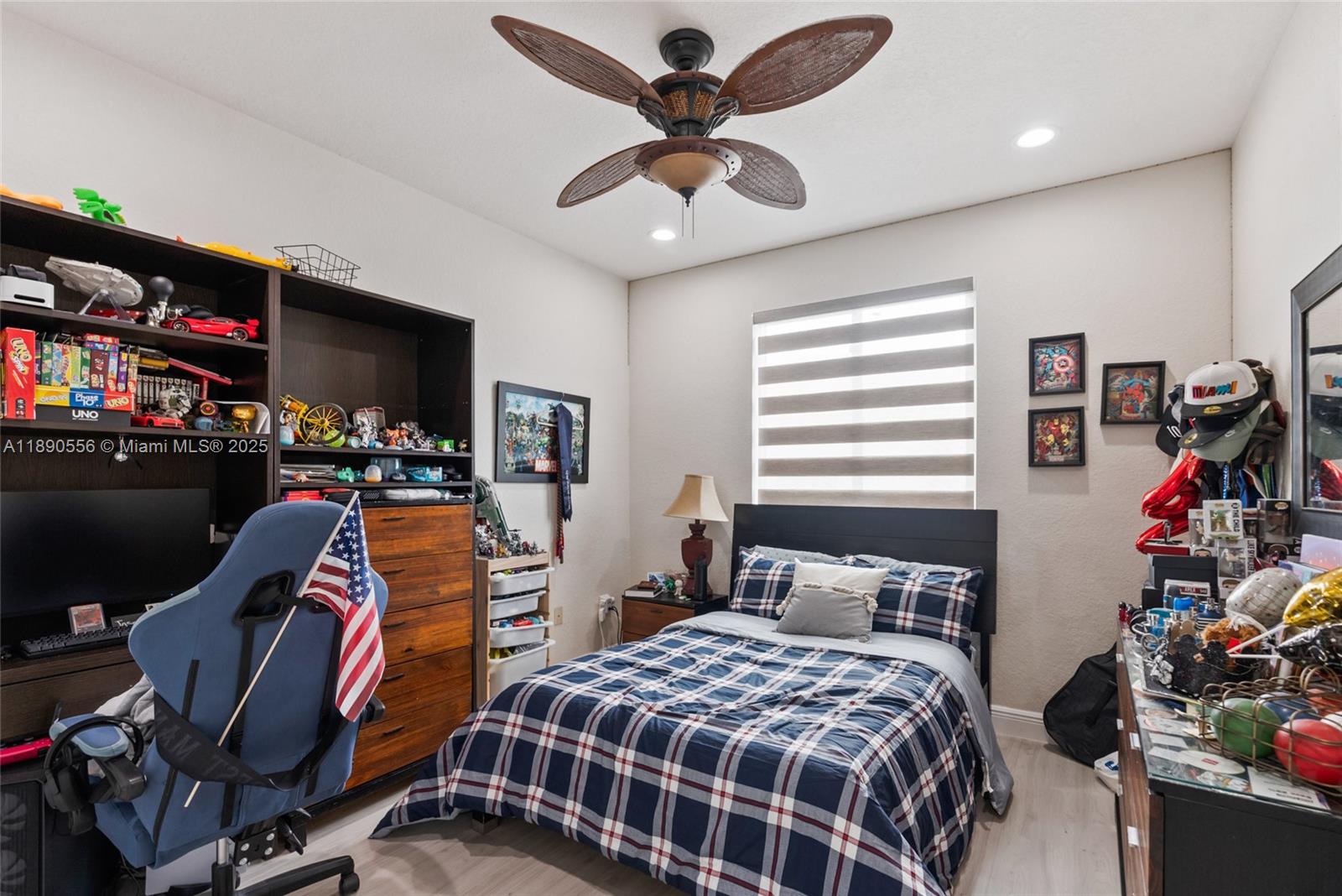 SUNSET LAKES PLAT THREE - Residential