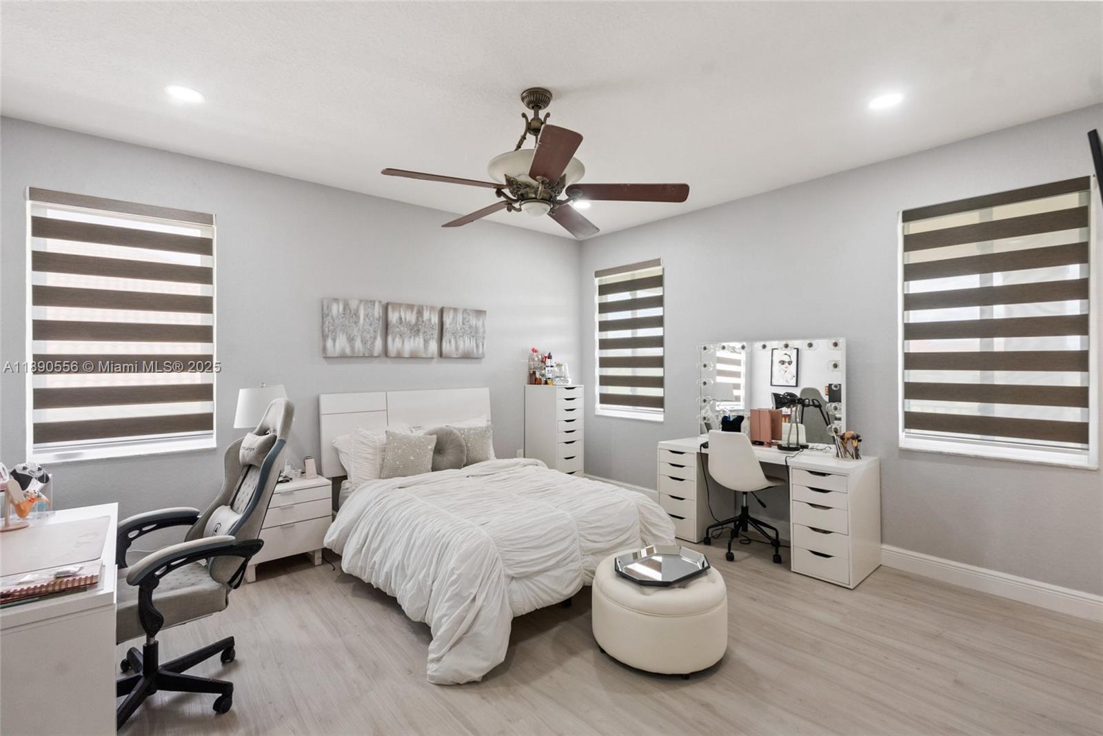 SUNSET LAKES PLAT THREE - Residential