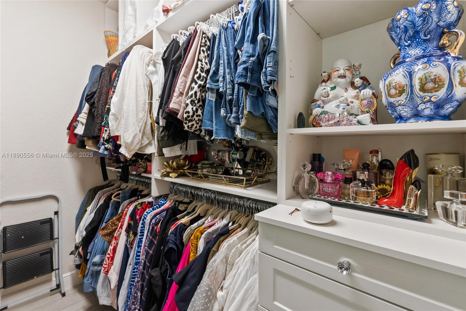 SUNSET LAKES PLAT THREE - Residential