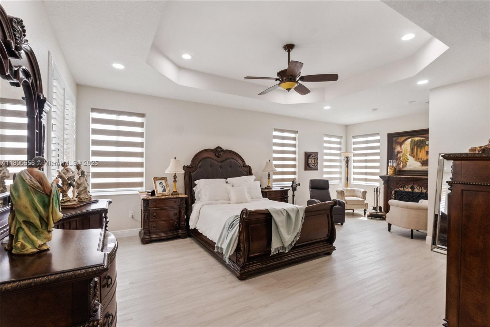 SUNSET LAKES PLAT THREE - Residential