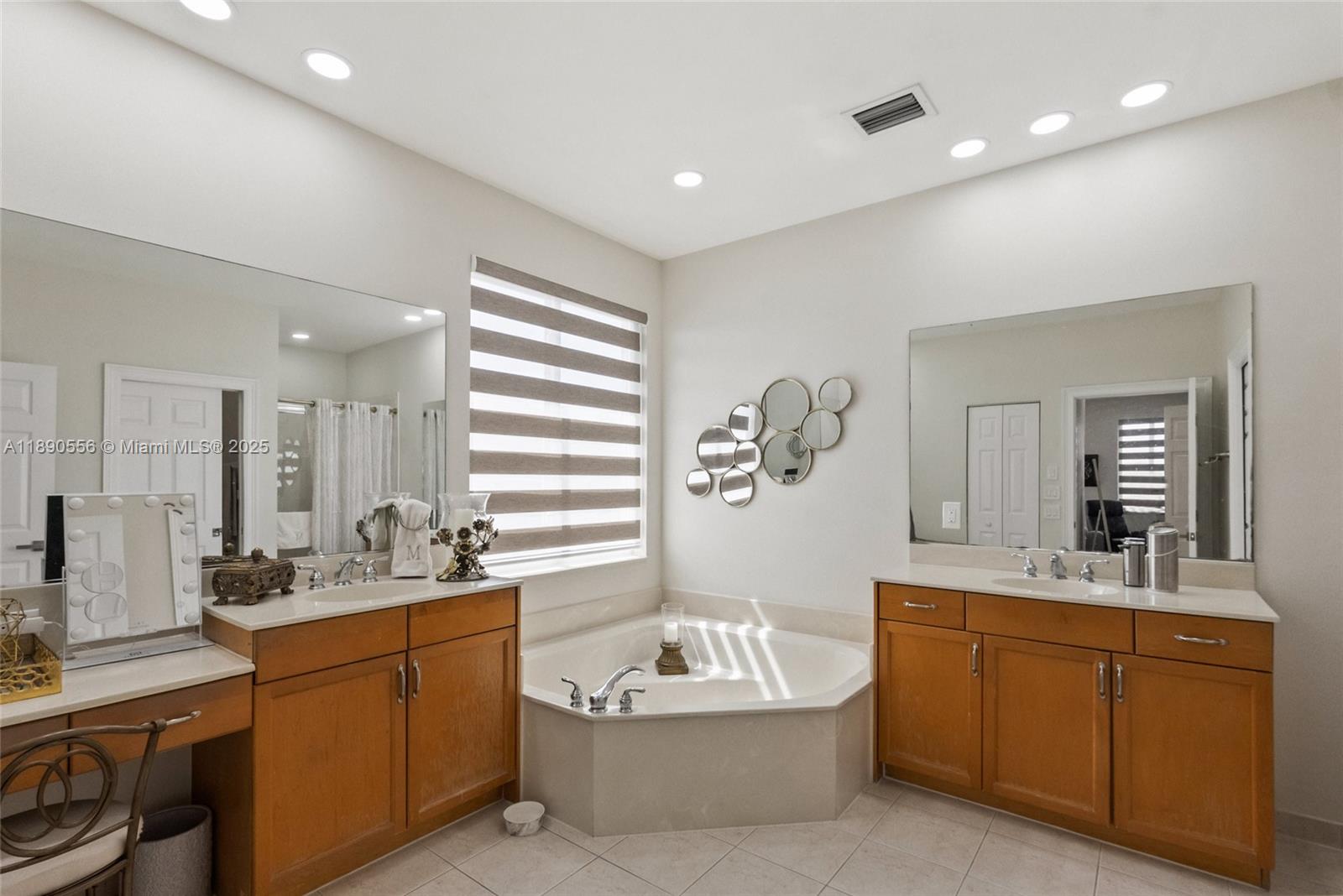 SUNSET LAKES PLAT THREE - Residential