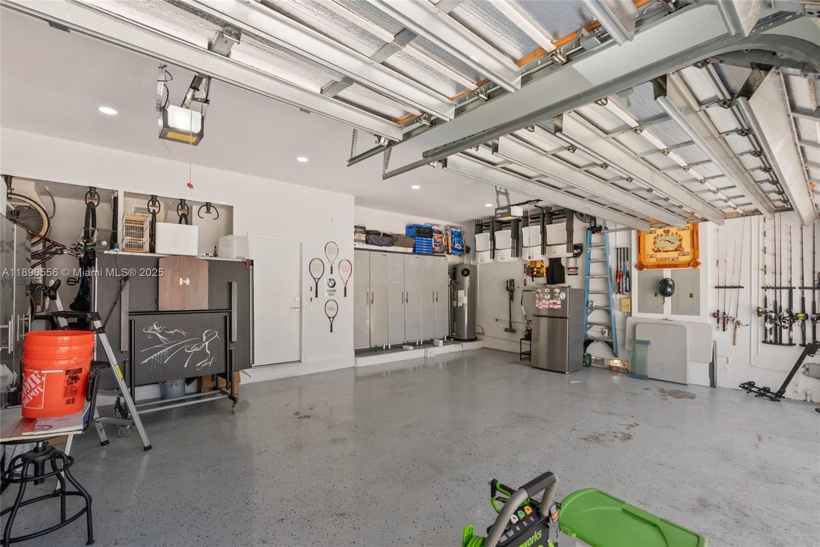 SUNSET LAKES PLAT THREE - Residential