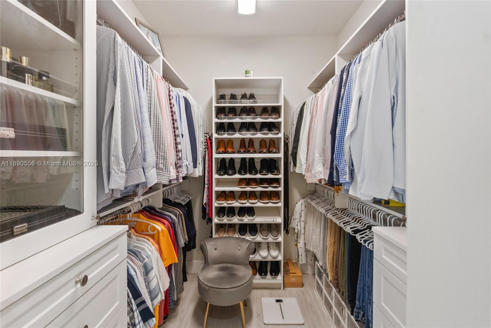 SUNSET LAKES PLAT THREE - Residential