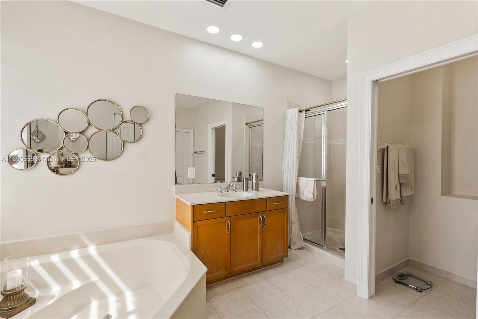 SUNSET LAKES PLAT THREE - Residential