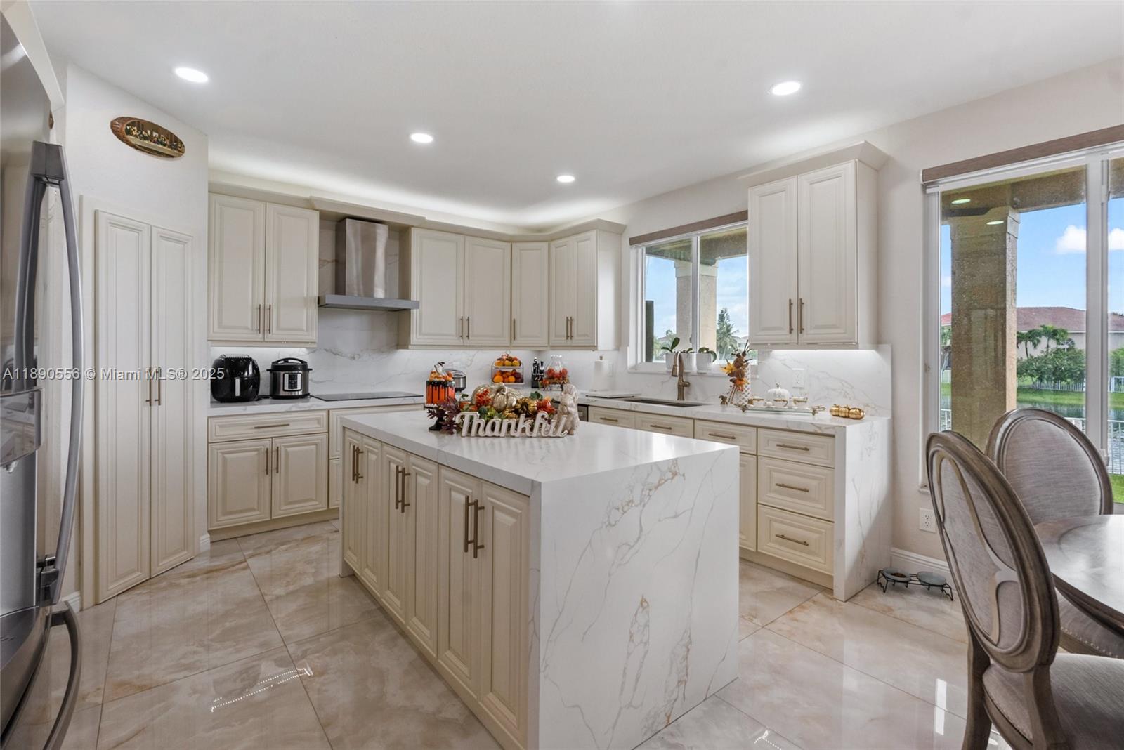 SUNSET LAKES PLAT THREE - Residential