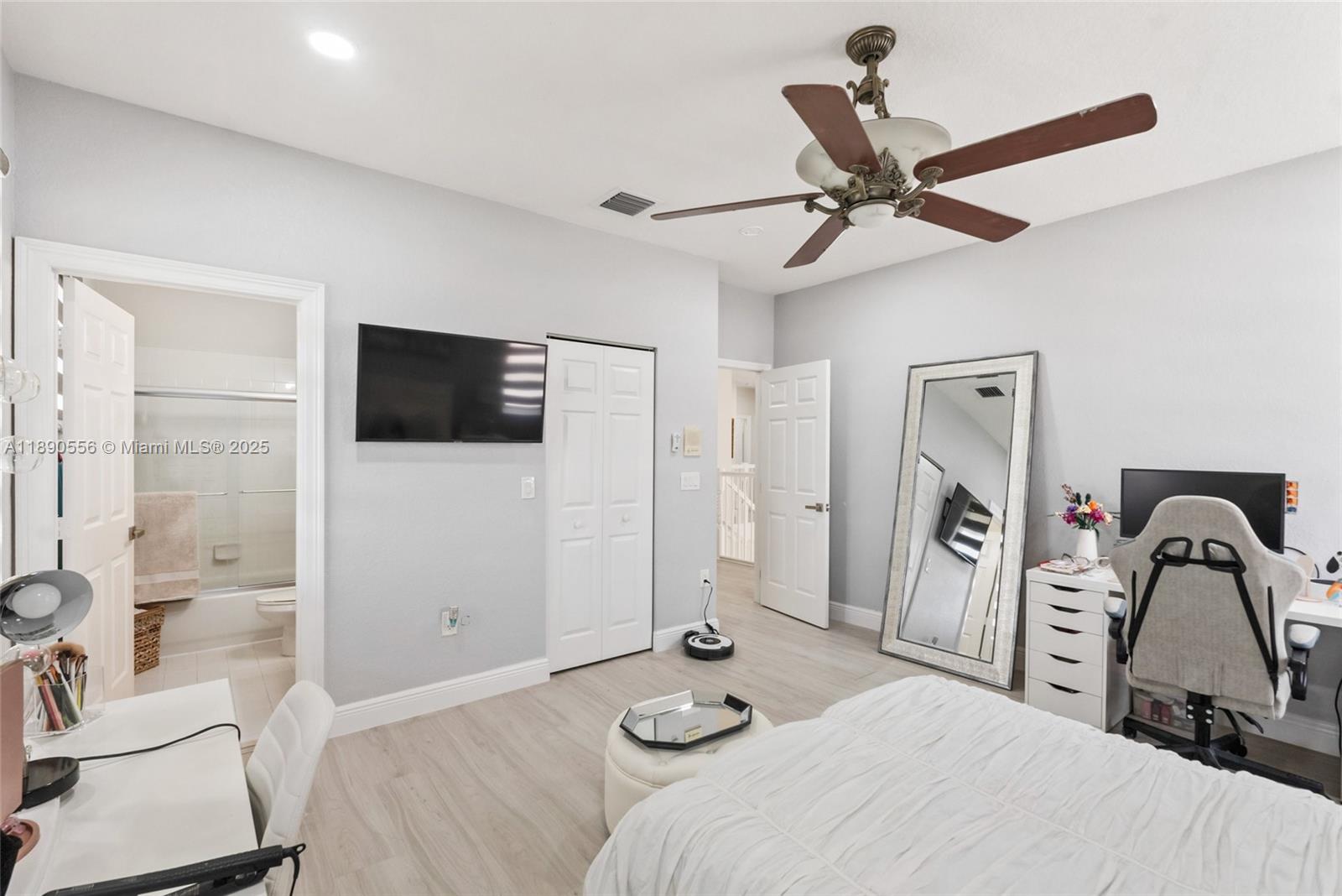 SUNSET LAKES PLAT THREE - Residential