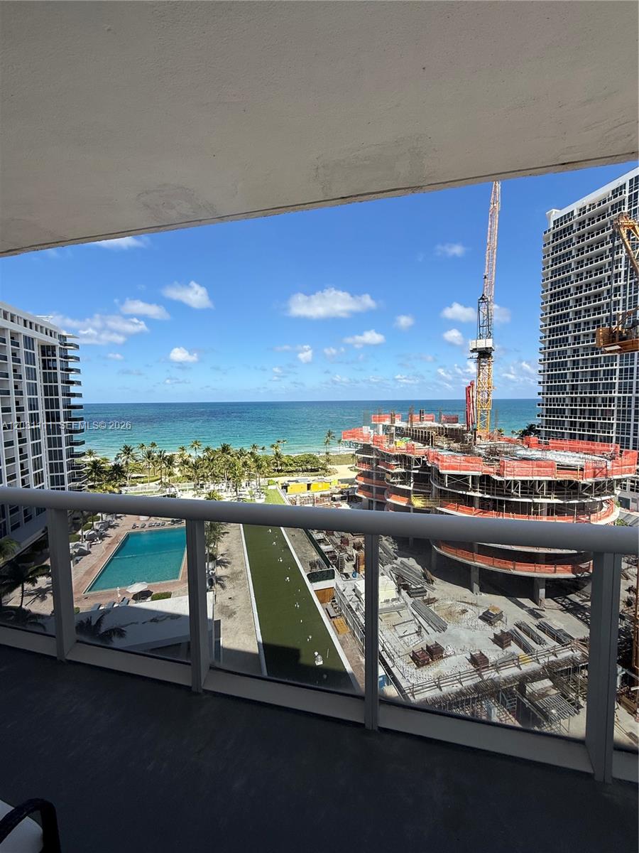 10275 Collins Ave 921
