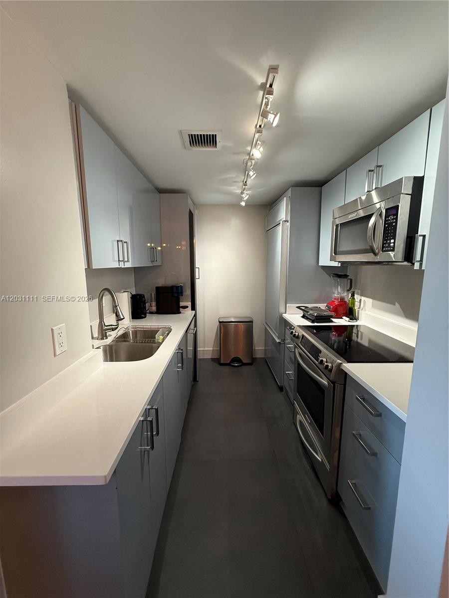 10275 Collins Ave 921