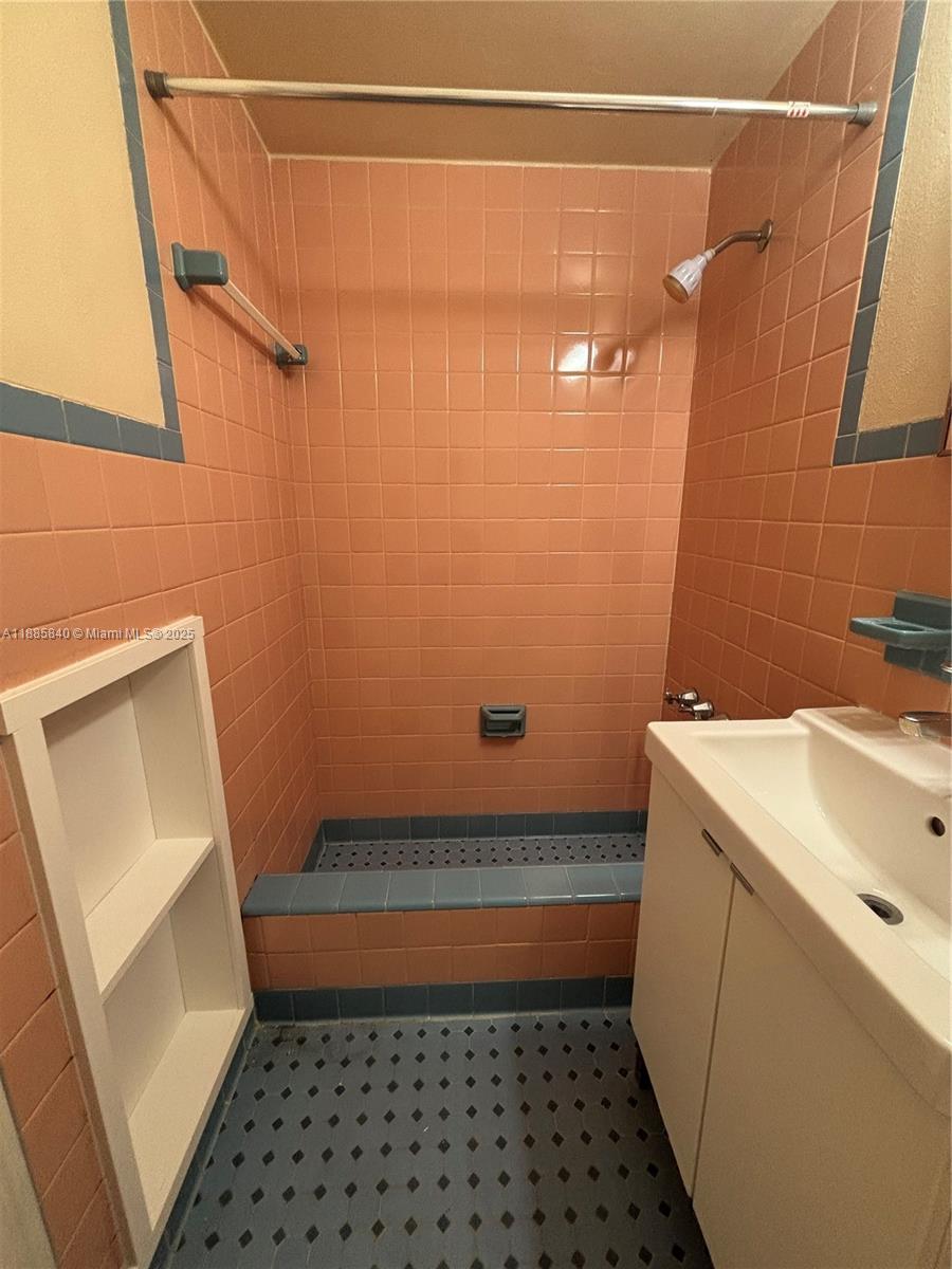 HOLLYWOOD - Residential Lease