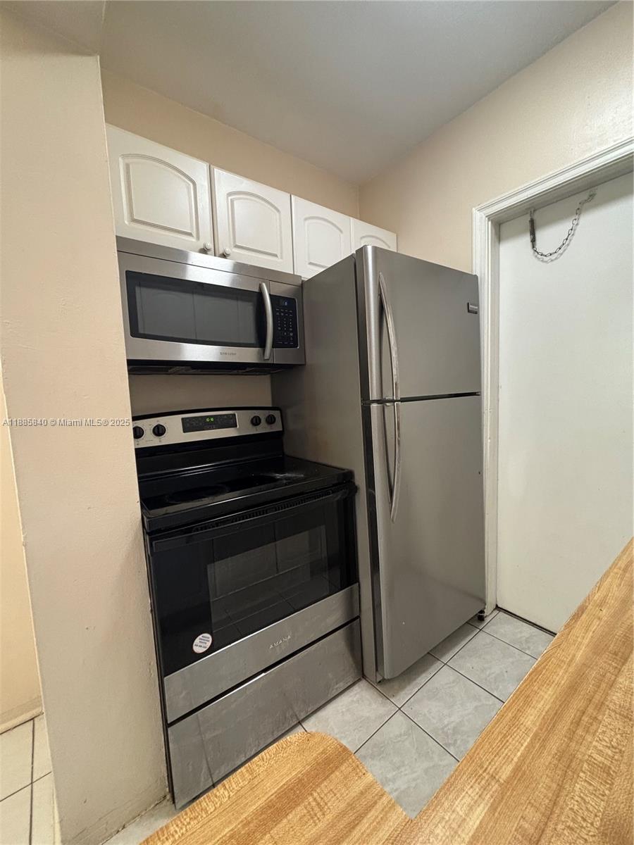 HOLLYWOOD - Residential Lease