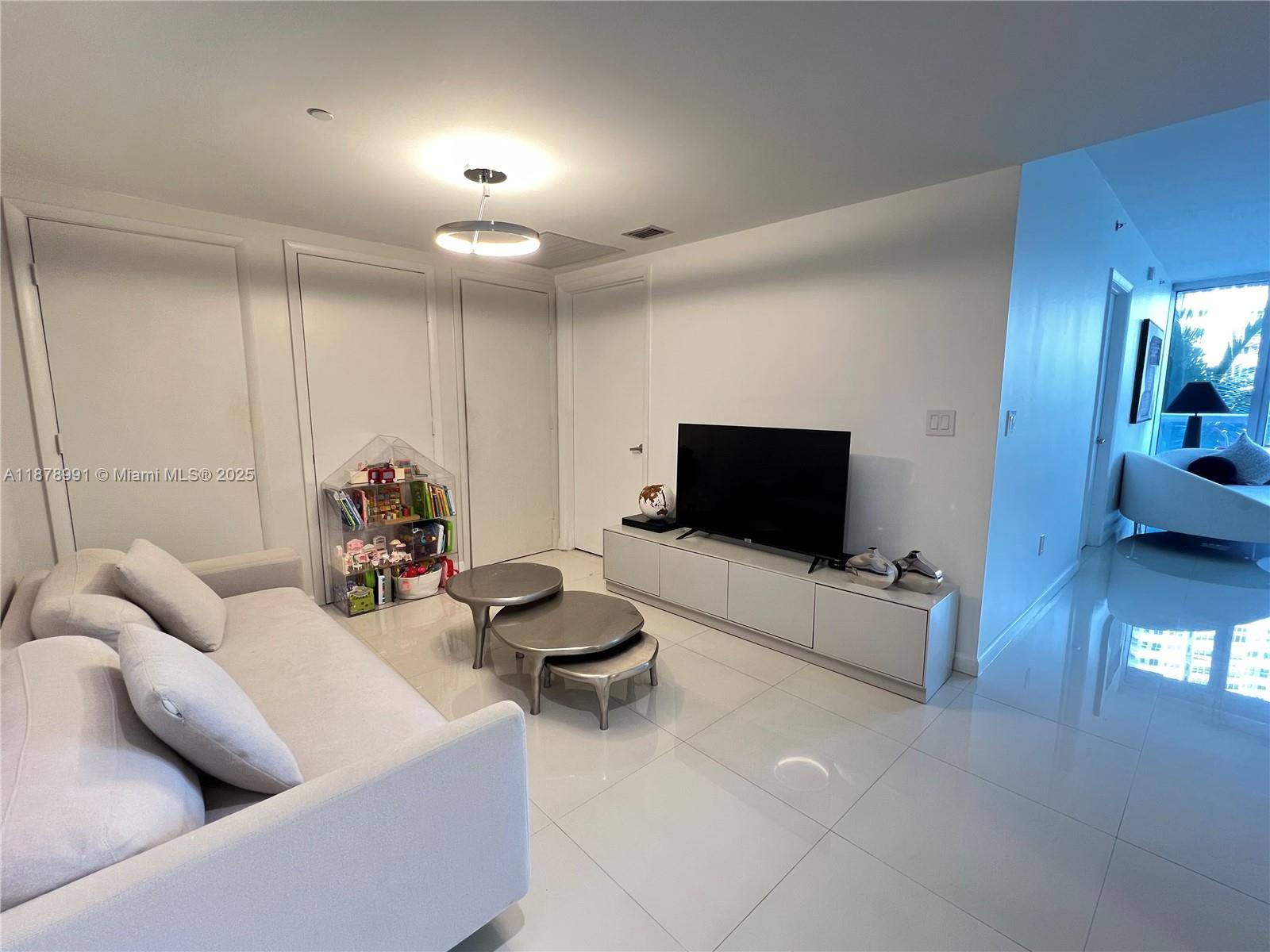 ICON BRICKELL NO TWO - Residential