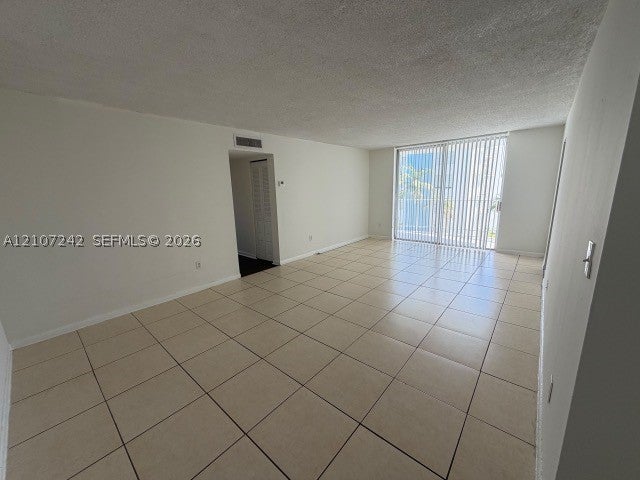 496 NW 165th St Rd D416