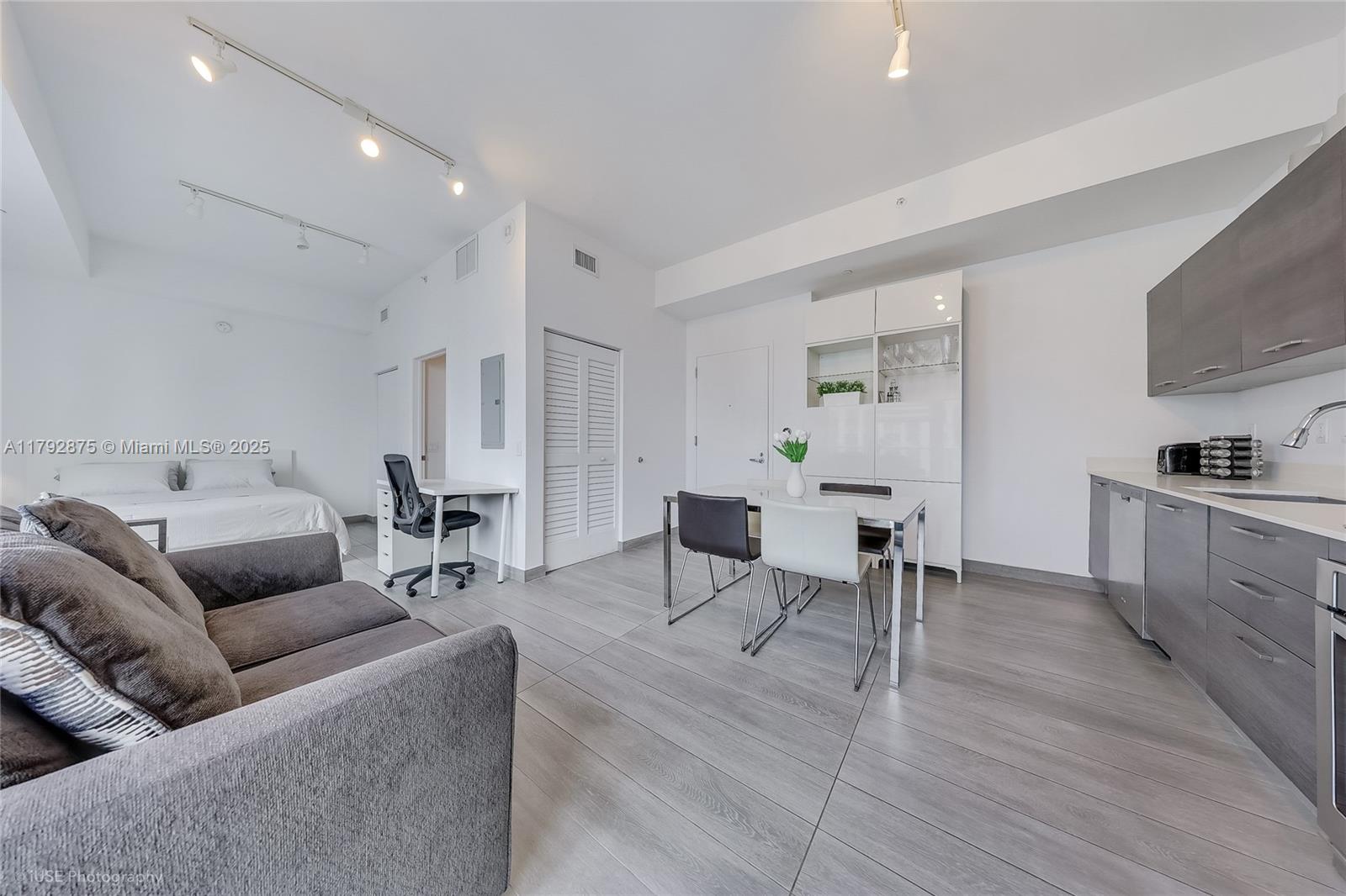 CENTRO CONDO - Residential