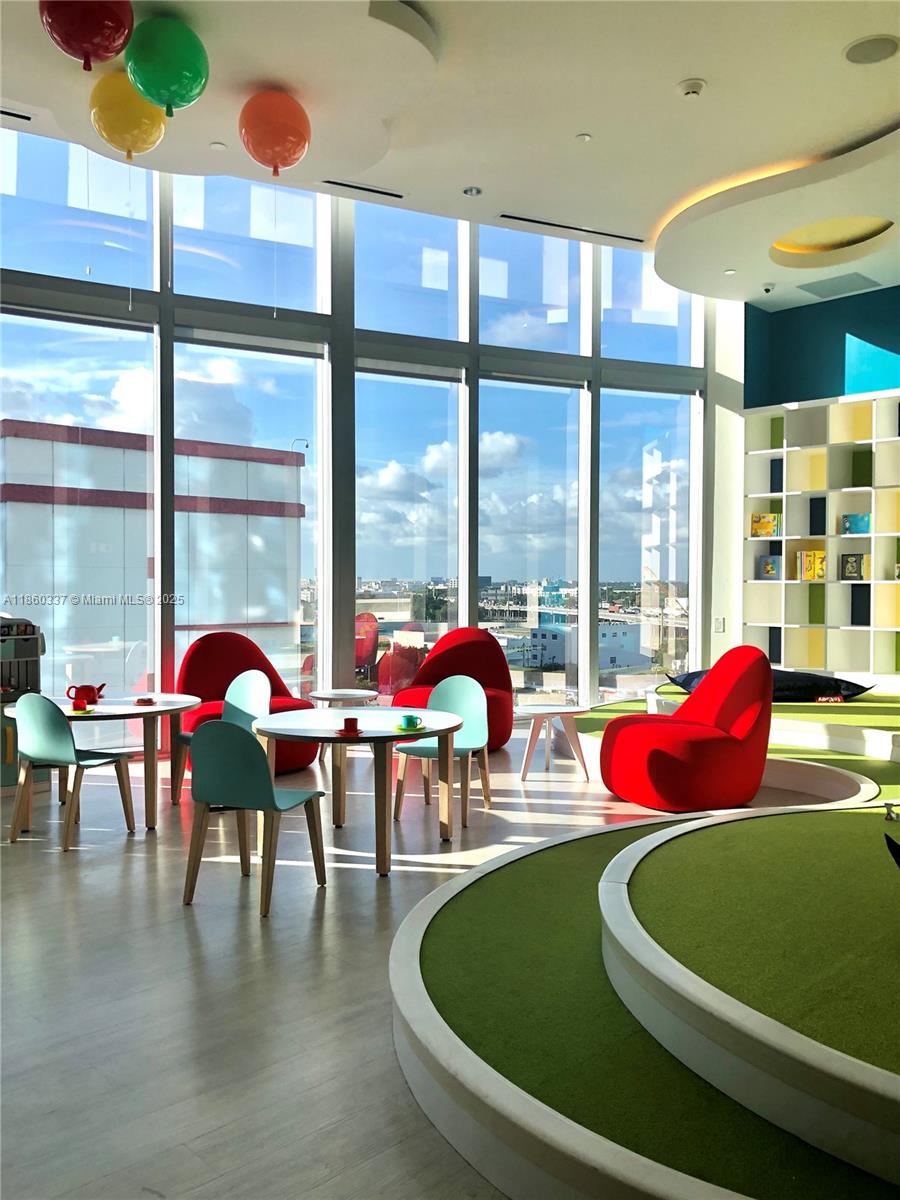 PARAMOUNT MIAMI WORLDCENT - Residential Lease