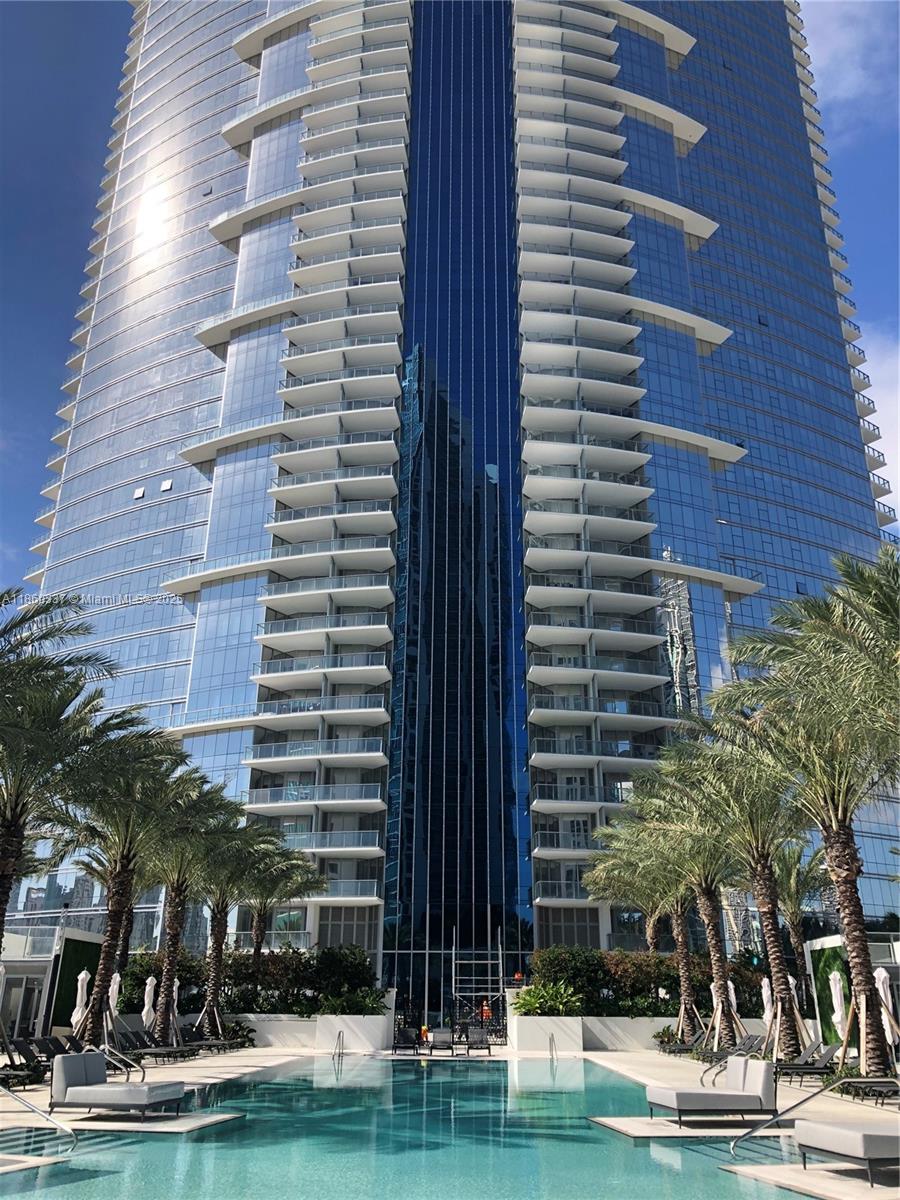 PARAMOUNT MIAMI WORLDCENT - Residential Lease