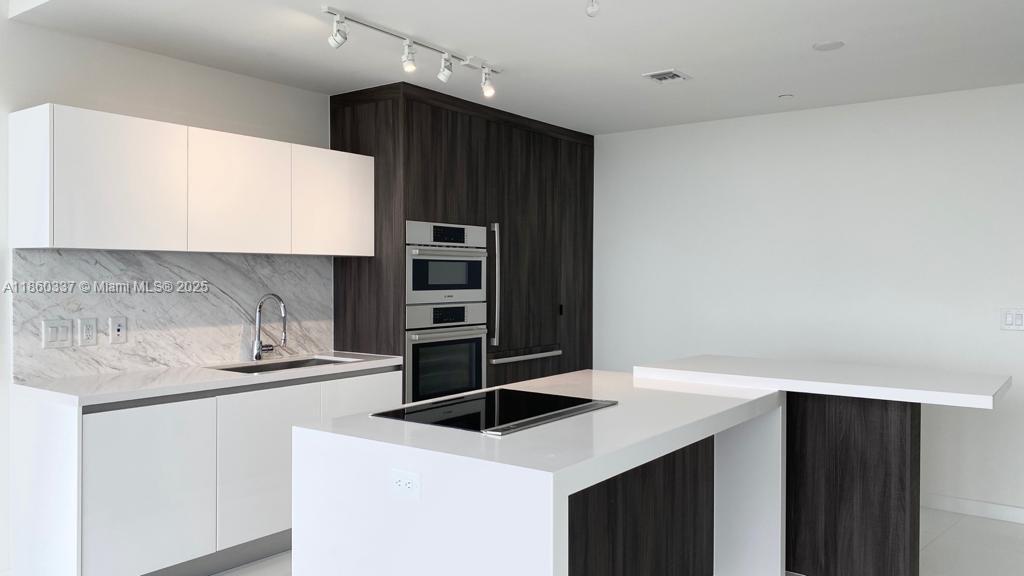 PARAMOUNT MIAMI WORLDCENT - Residential Lease