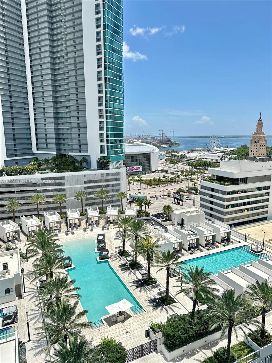 PARAMOUNT MIAMI WORLDCENT - Residential Lease