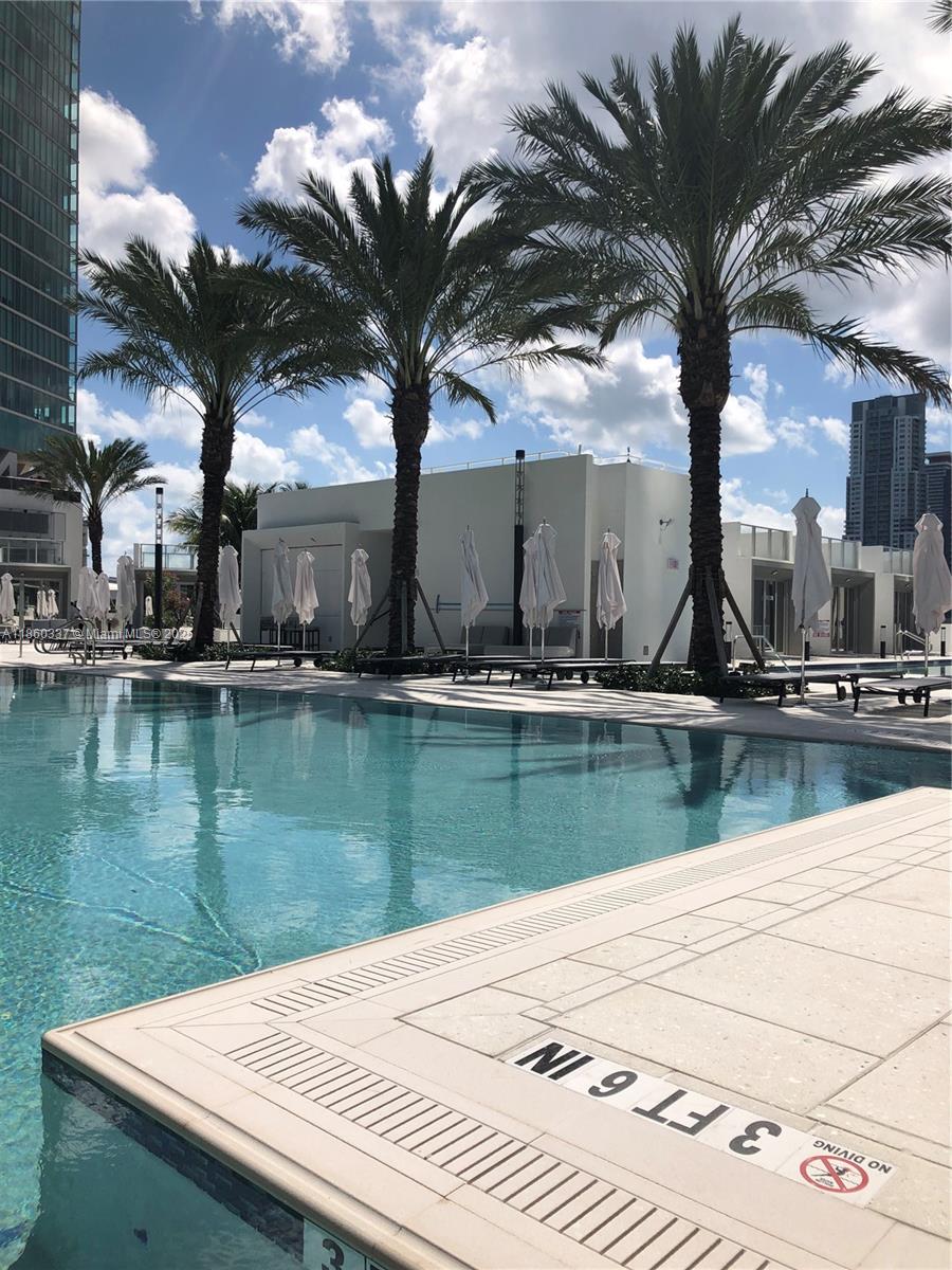 PARAMOUNT MIAMI WORLDCENT - Residential Lease